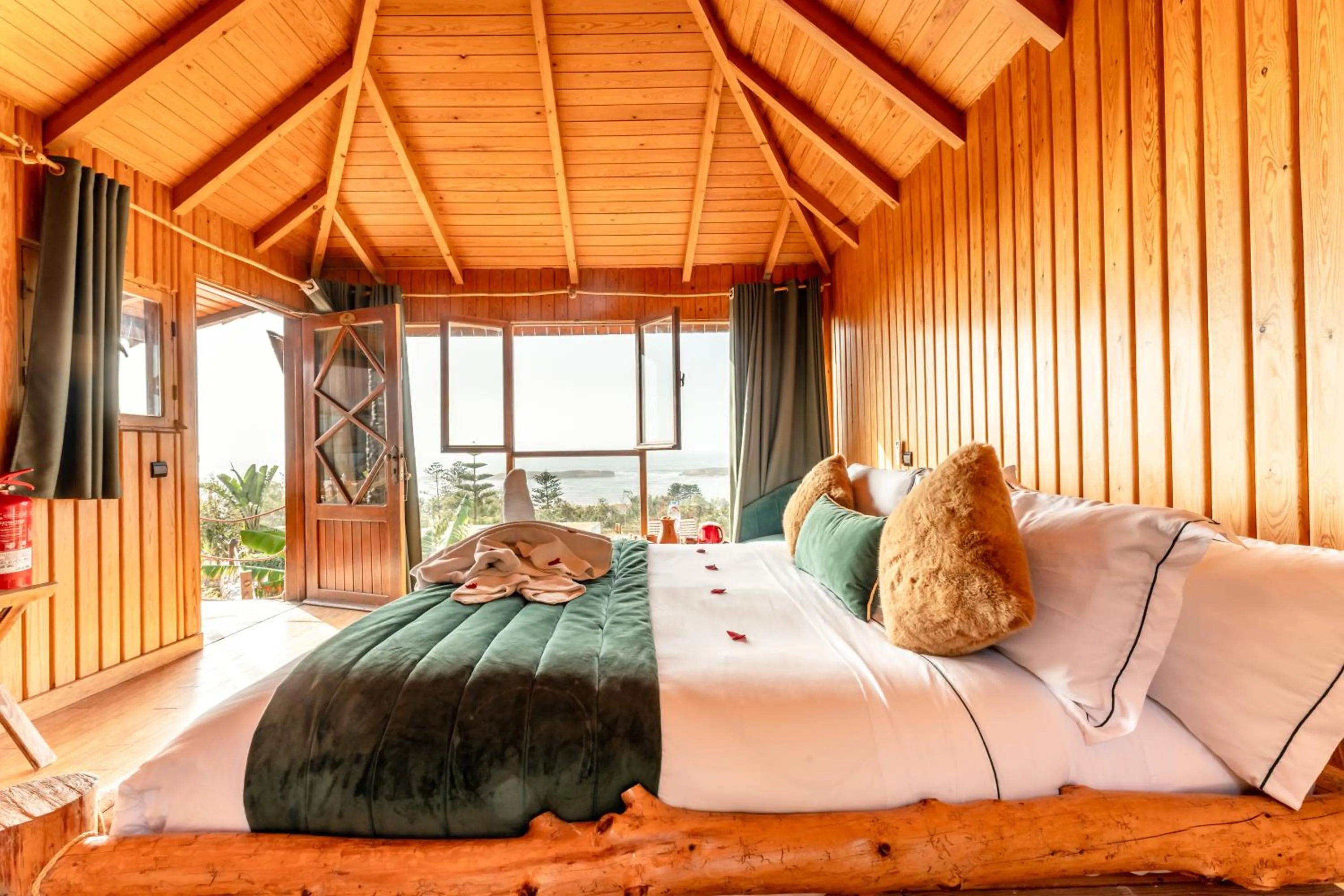 Bedroom, Bed in Chateau Eden El Rouh & Spa