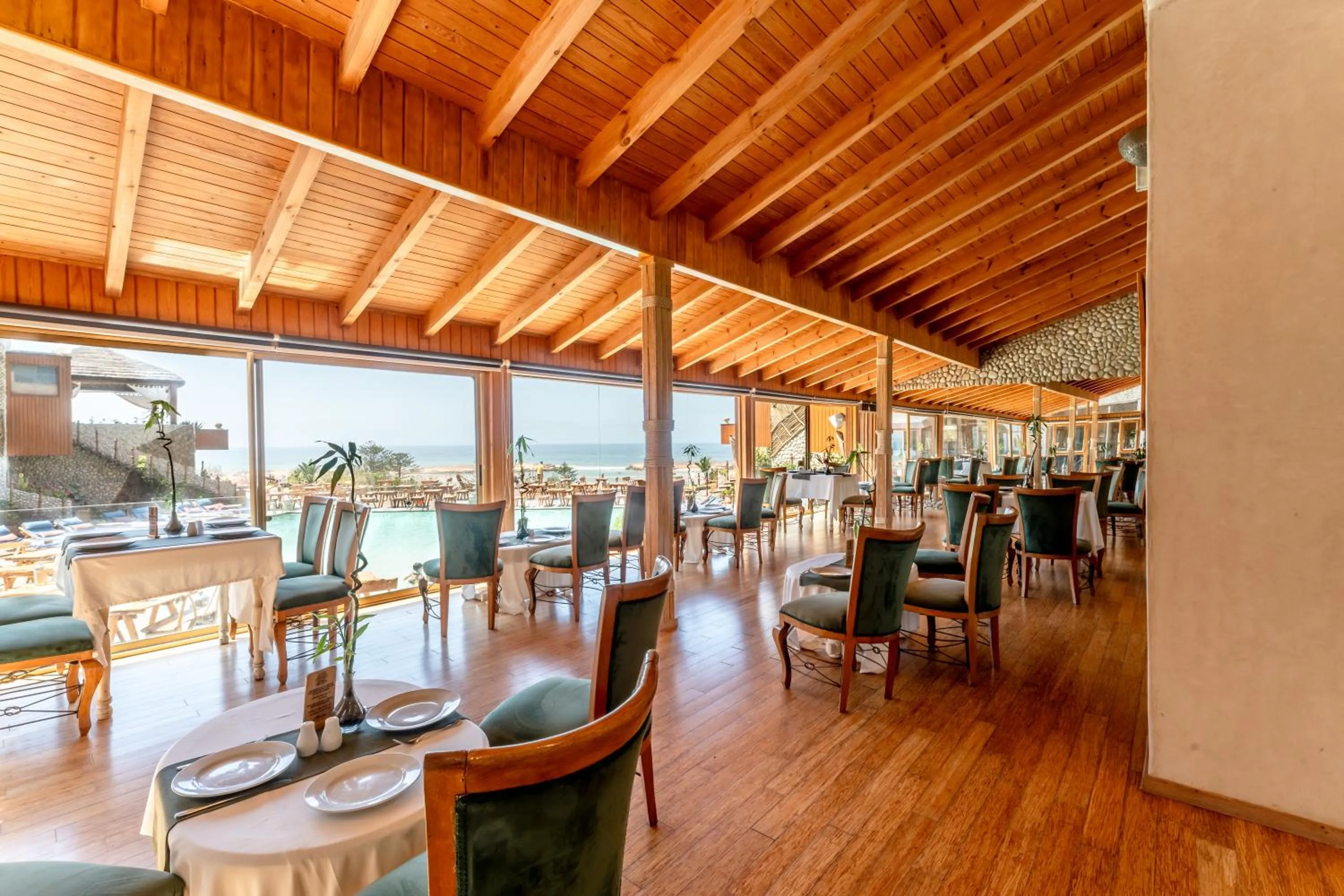 Restaurant/places to eat in Chateau Eden El Rouh & Spa