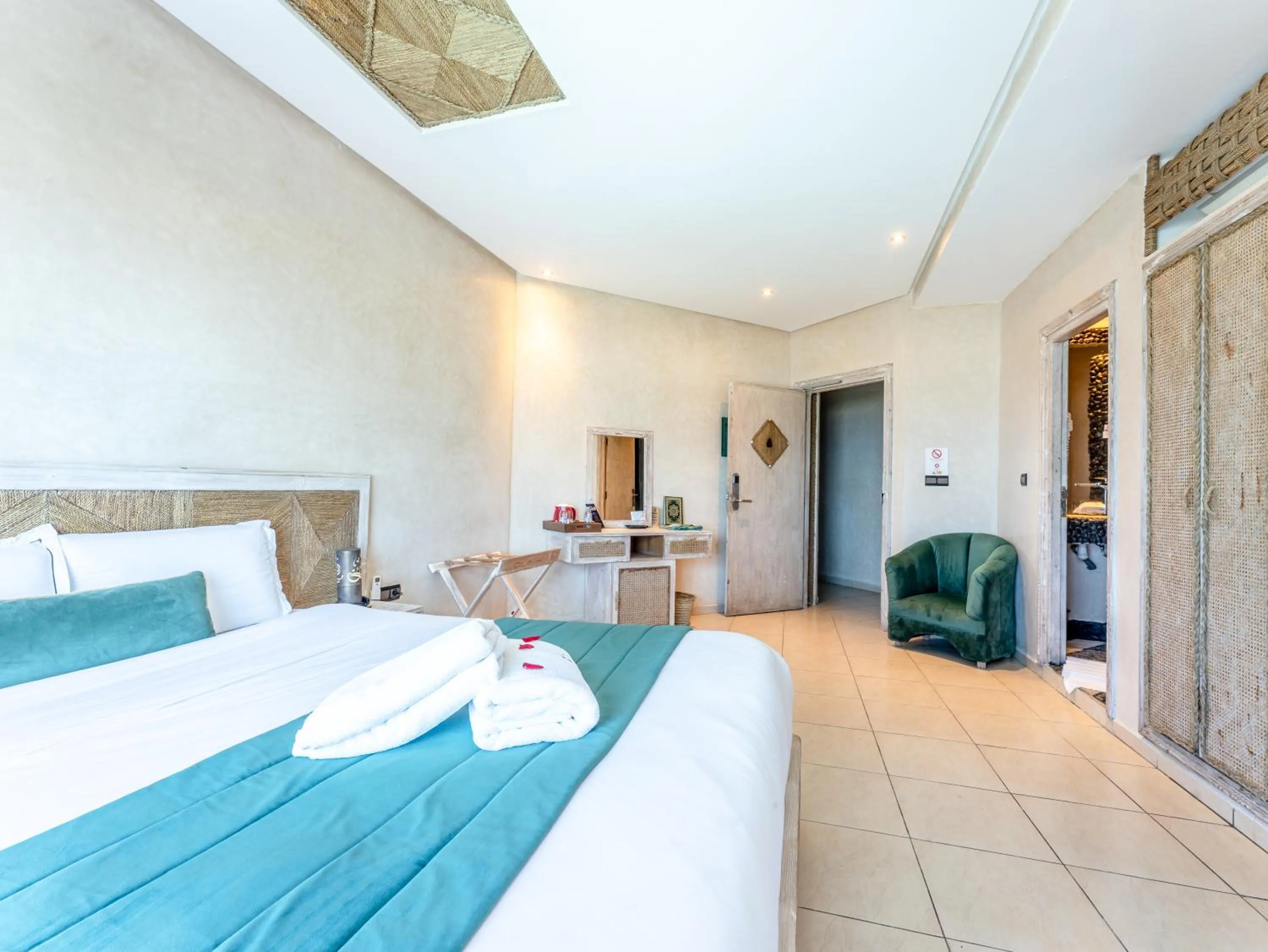 Bedroom, Bed in Chateau Eden El Rouh & Spa