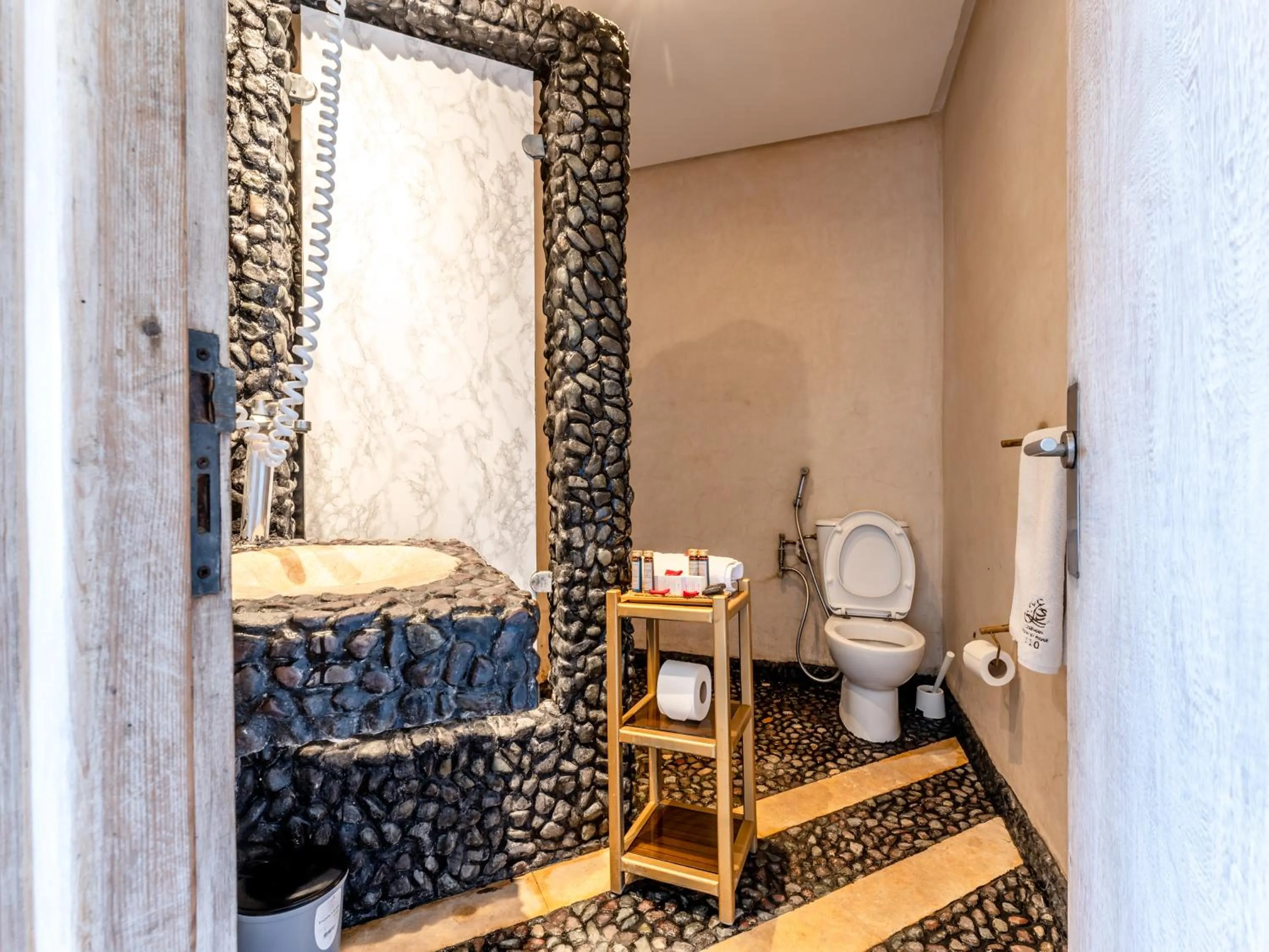 Toilet in Chateau Eden El Rouh & Spa