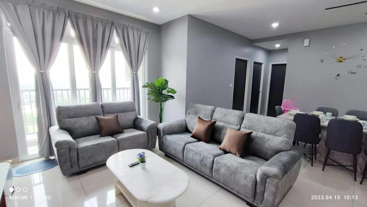 Living room in kakao homestay ipoh town 2parking 3room 10pax wifi