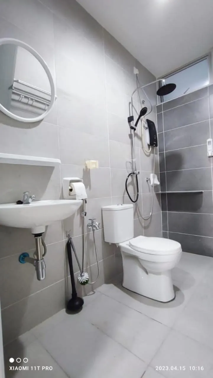 Toilet in kakao homestay ipoh town 2parking 3room 10pax wifi