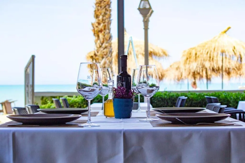 Restaurant/places to eat in OKEJ Hotel