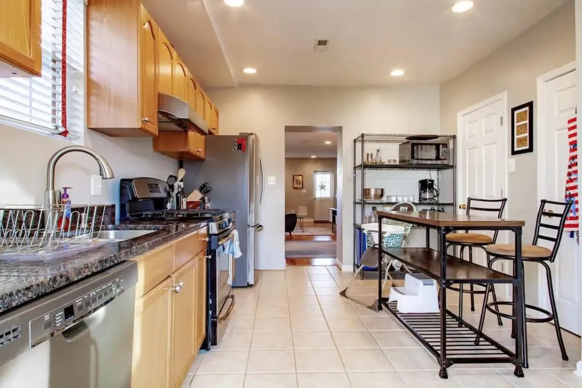 Family-friendly Home for travelers Near subway