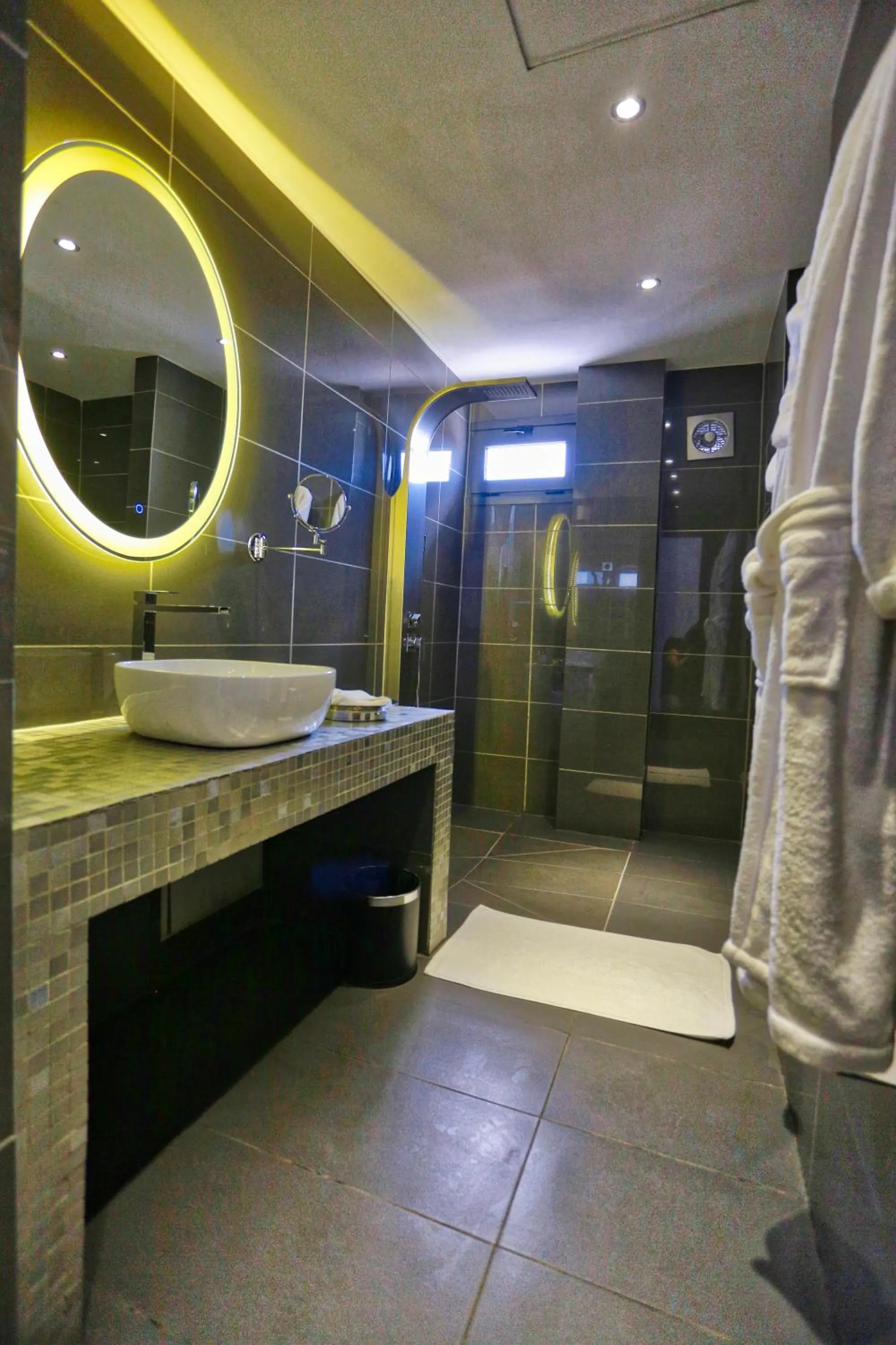 Shower in Le Fred
