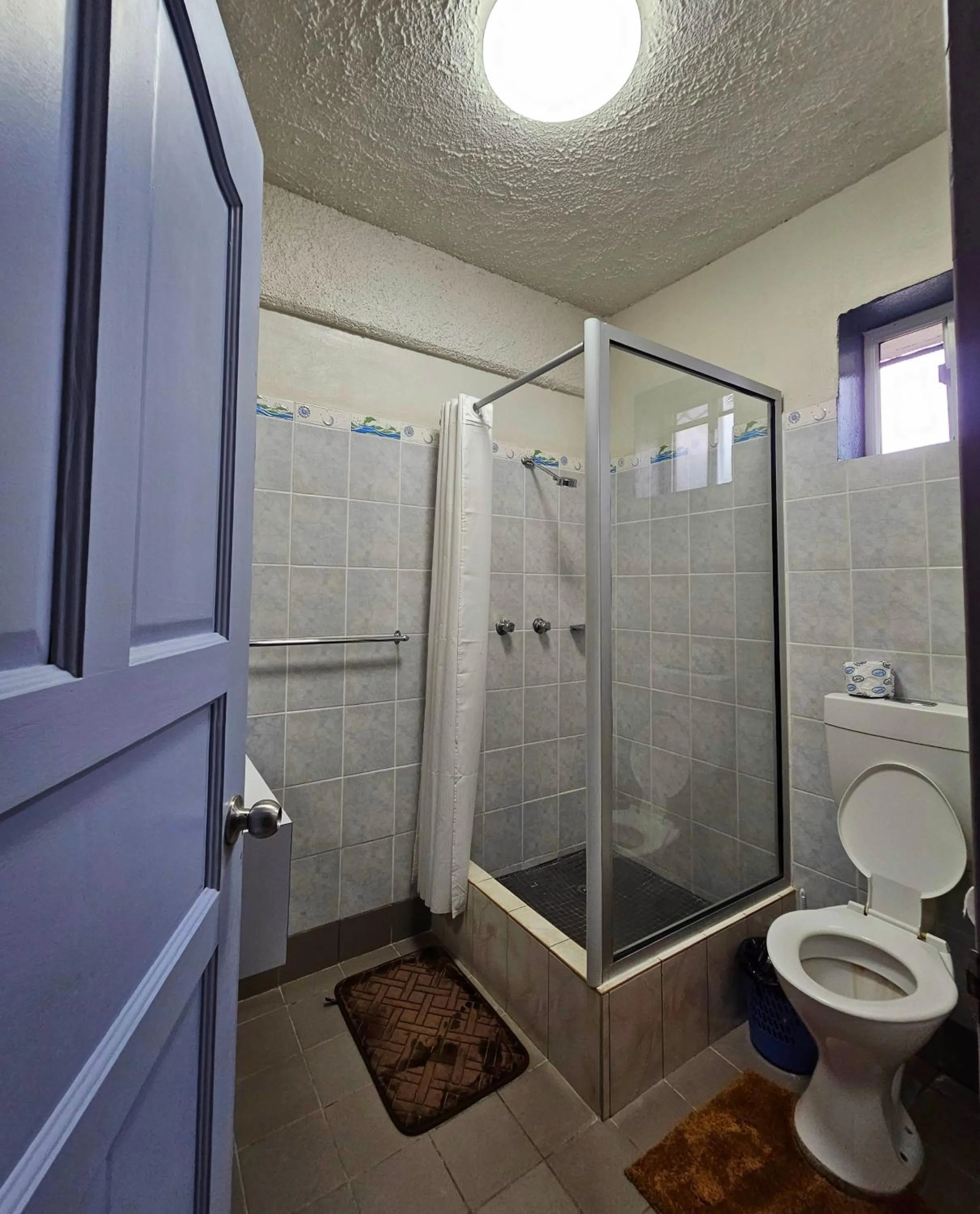 Shower in Sanalae Apartments