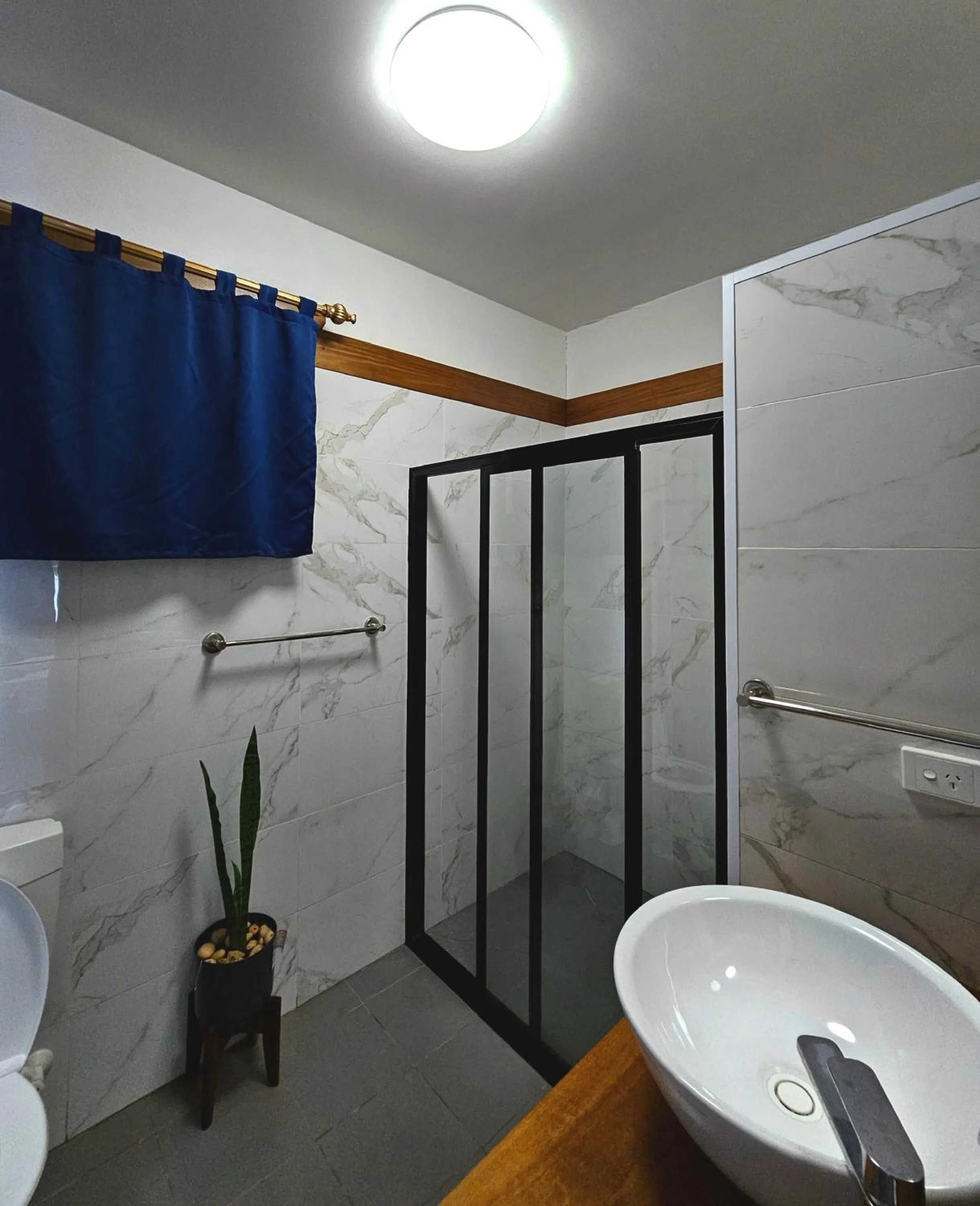 Shower in Sanalae Apartments