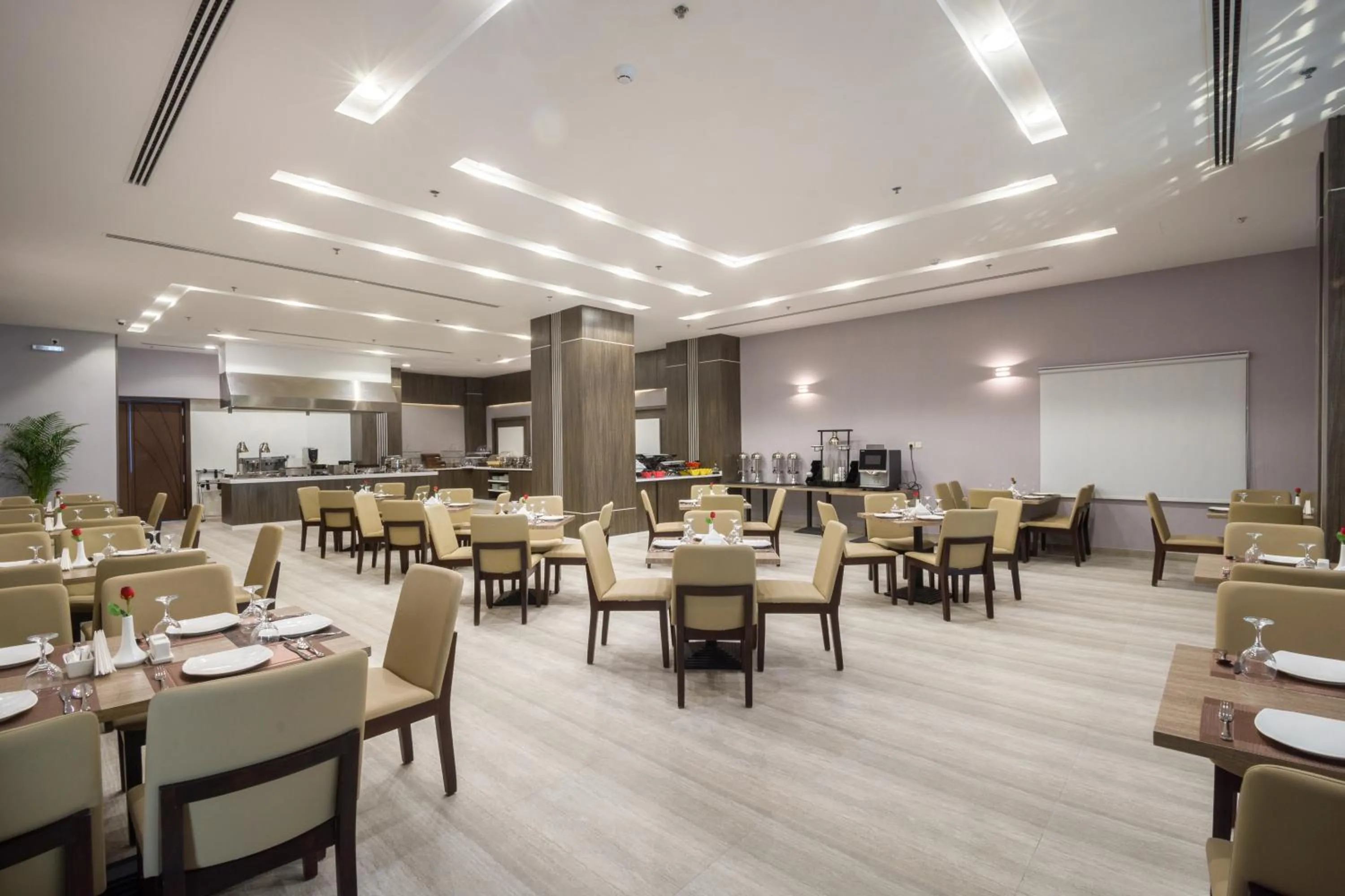 Restaurant/places to eat in Enala Hotel - Al Khobar