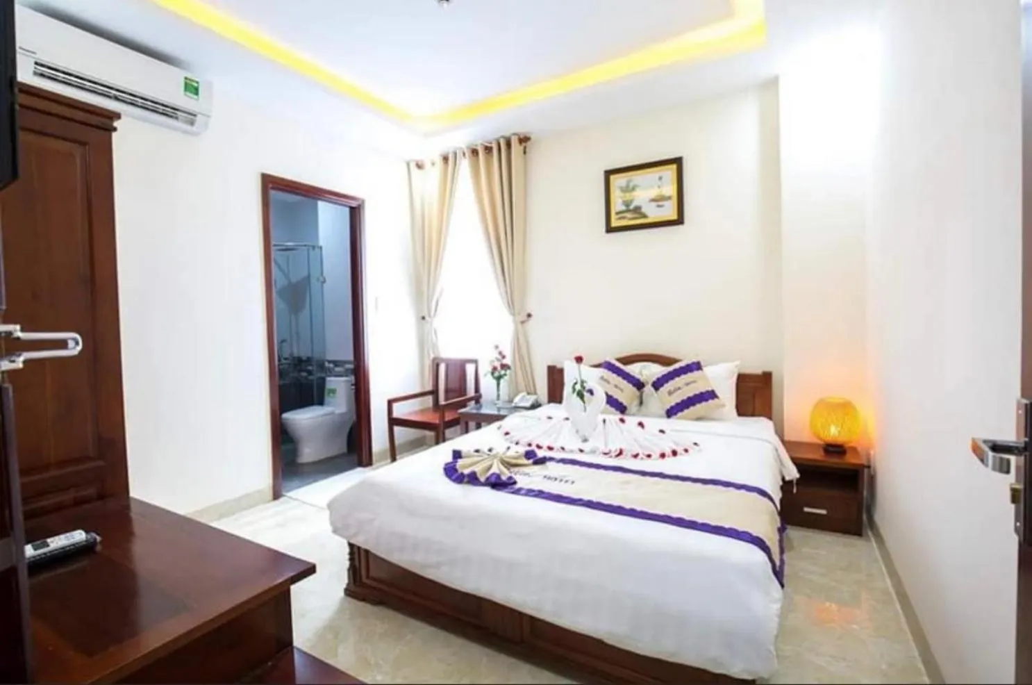 Photo of the whole room in T Y Hotel