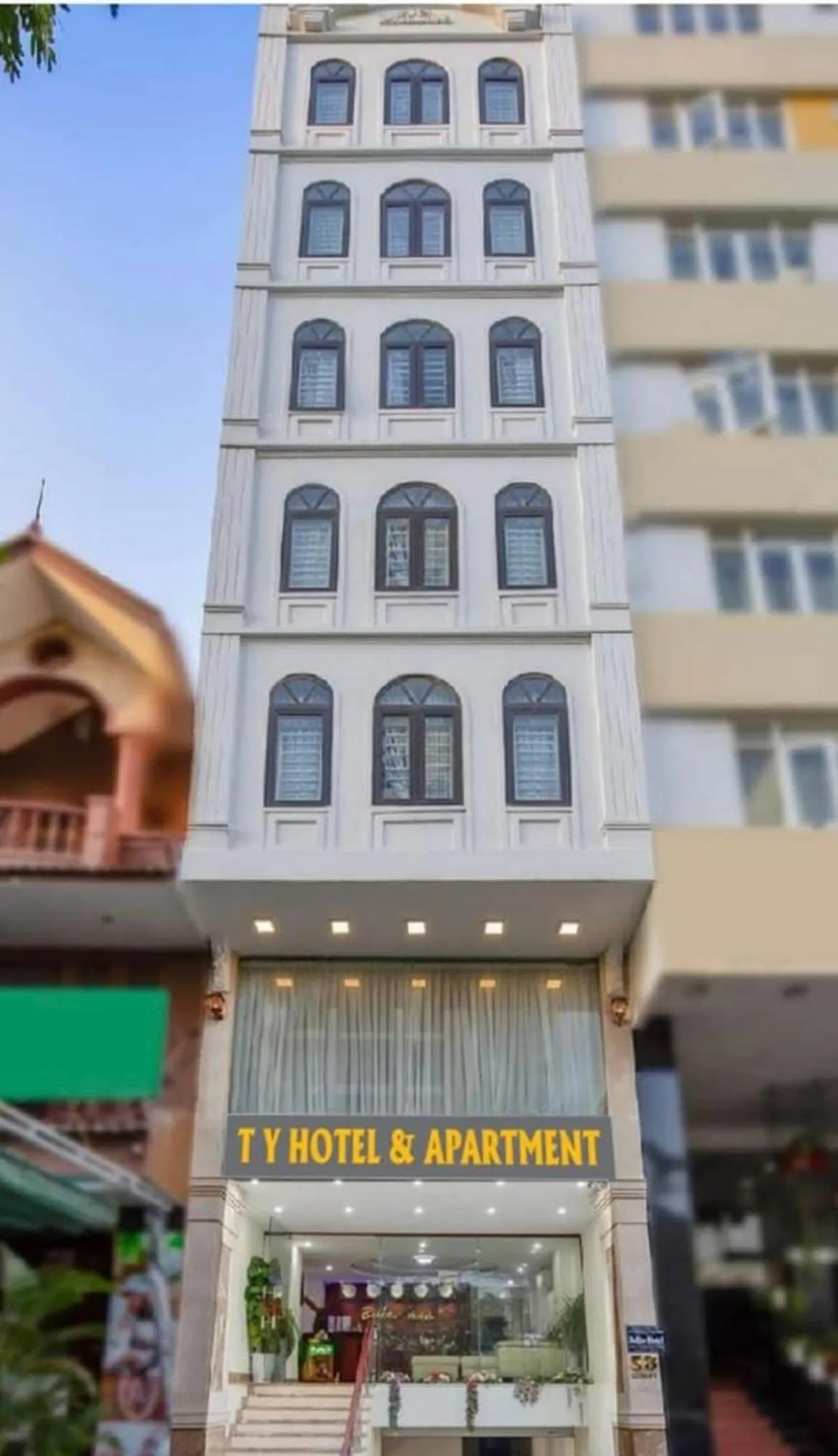 Facade/entrance in T Y Hotel