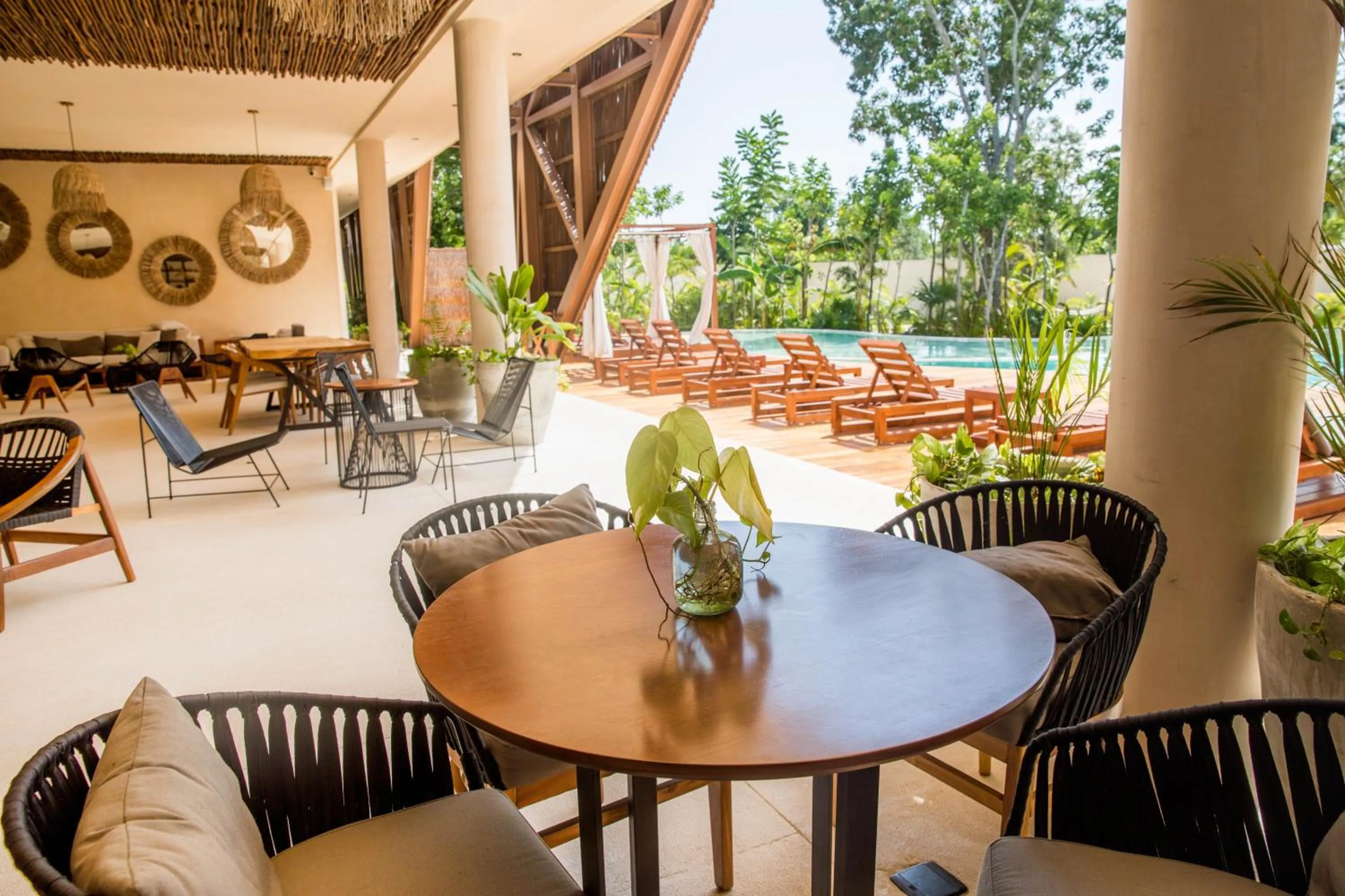 Restaurant/places to eat in Ophelia Experience