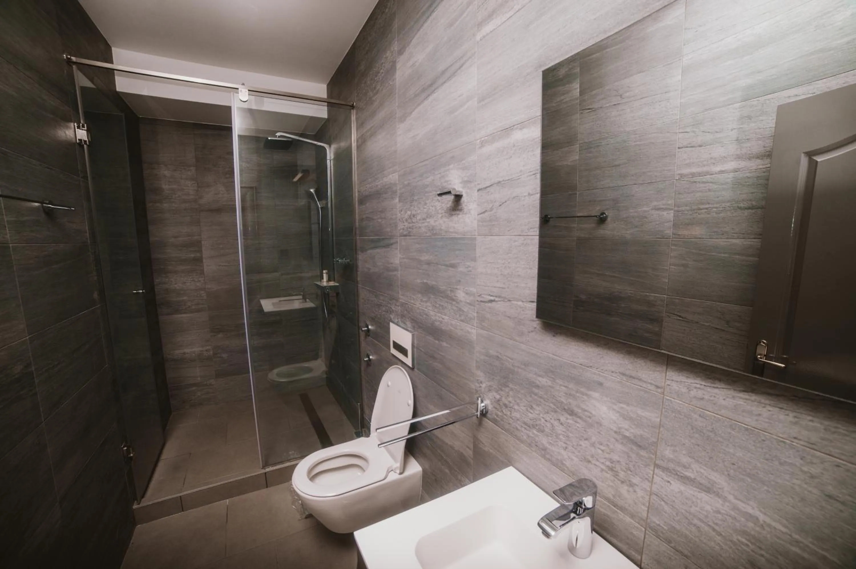 Shower in Hotel Astoria