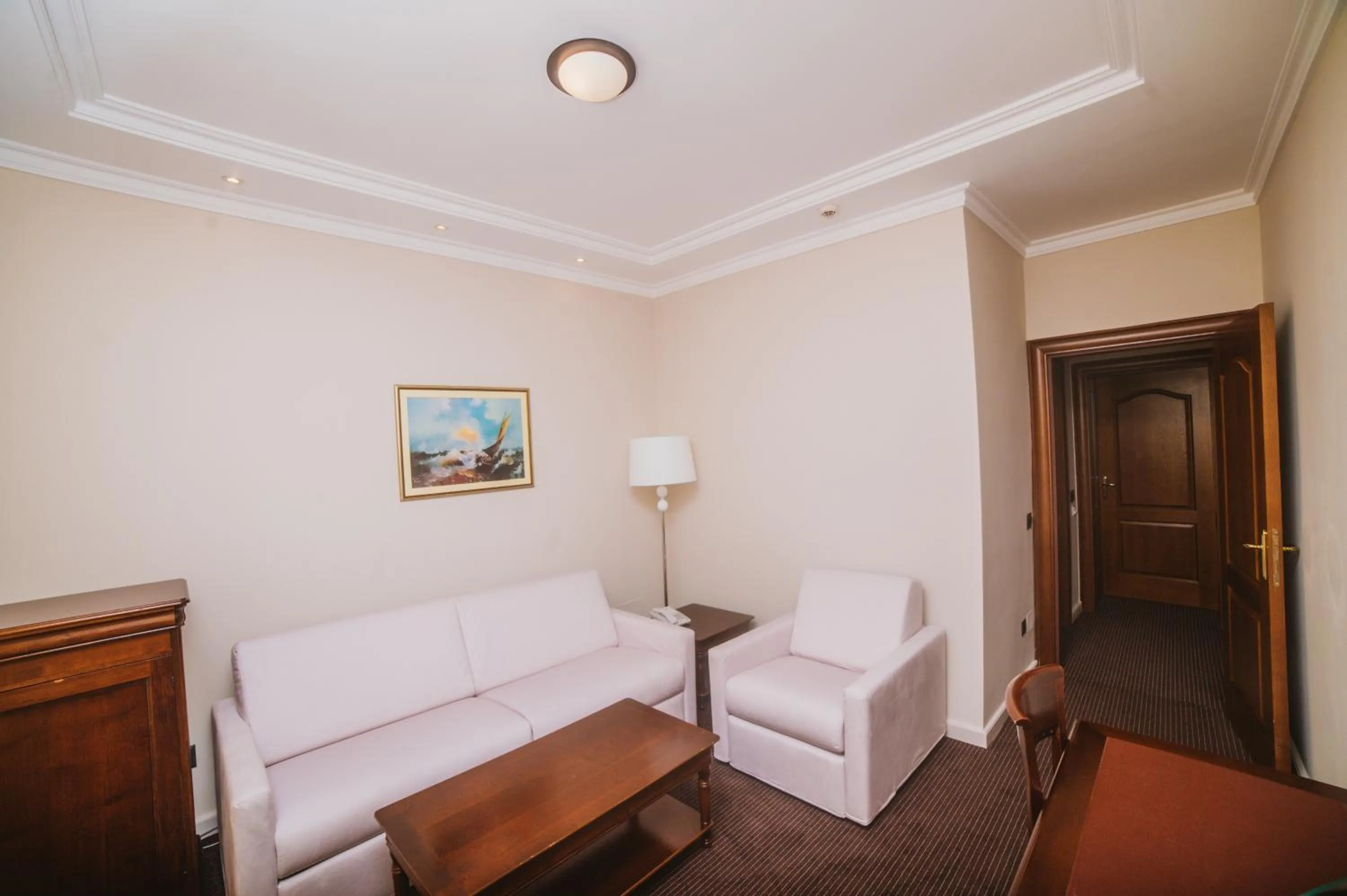 Living room, Bed in Hotel Astoria