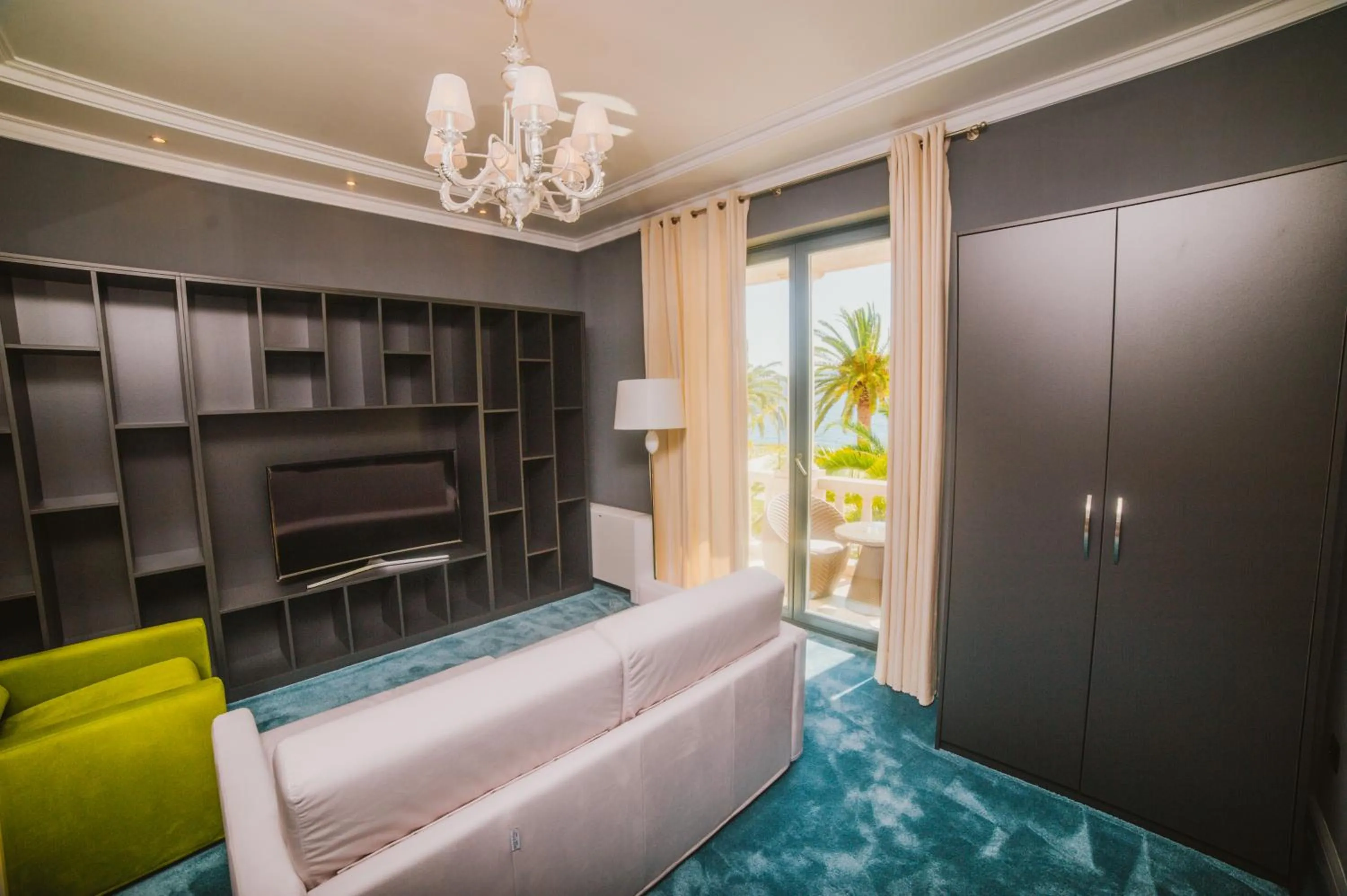 TV and multimedia in Hotel Astoria