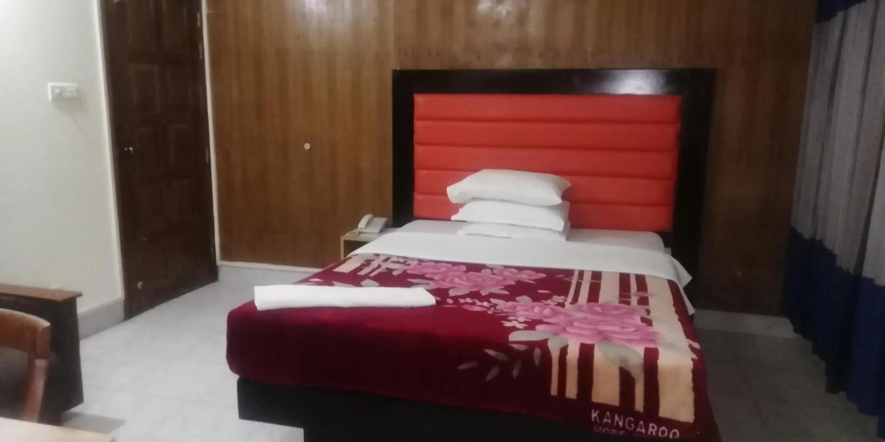 Bed in Hotel Skylink