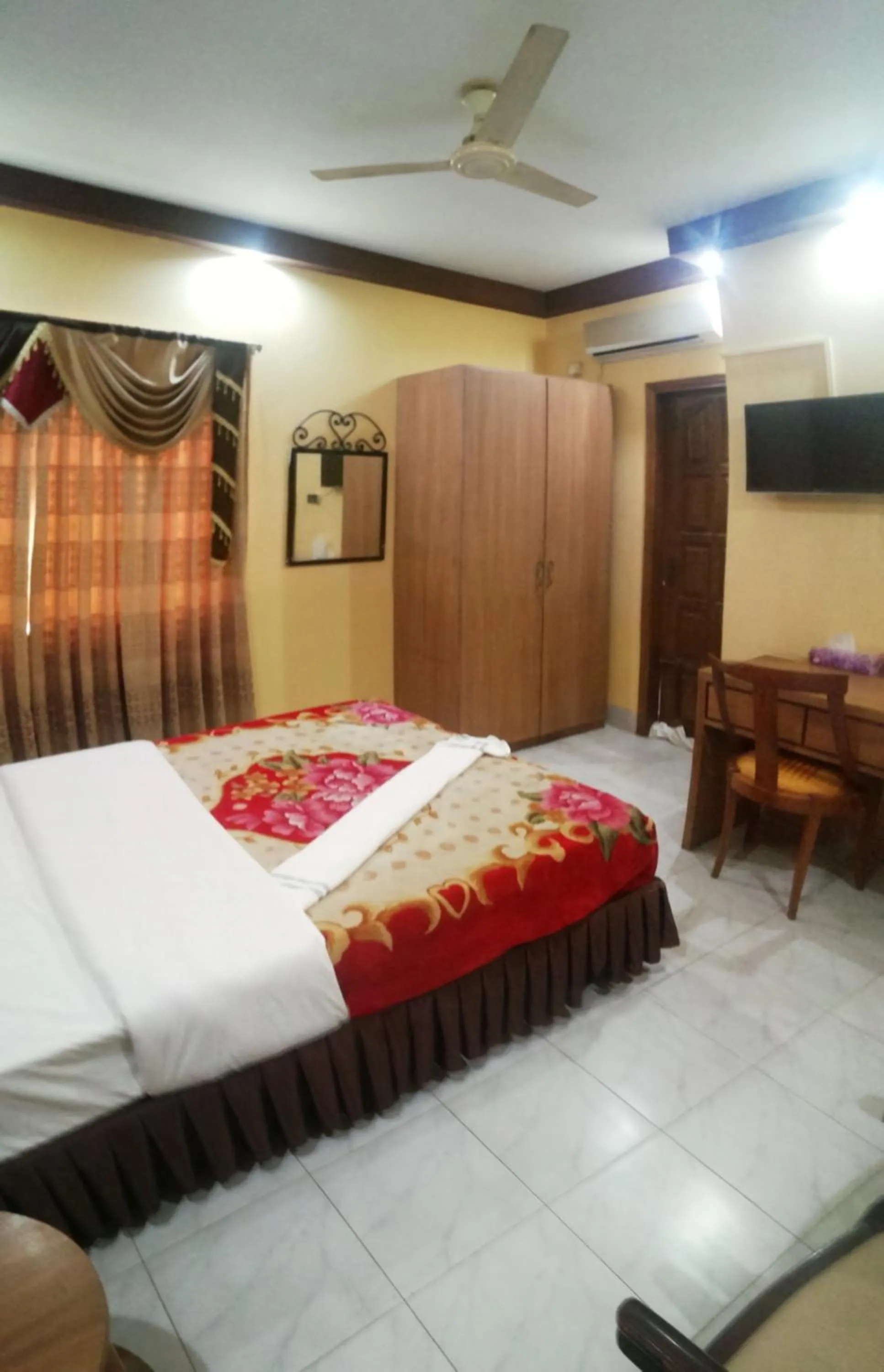 Bed in Hotel Skylink