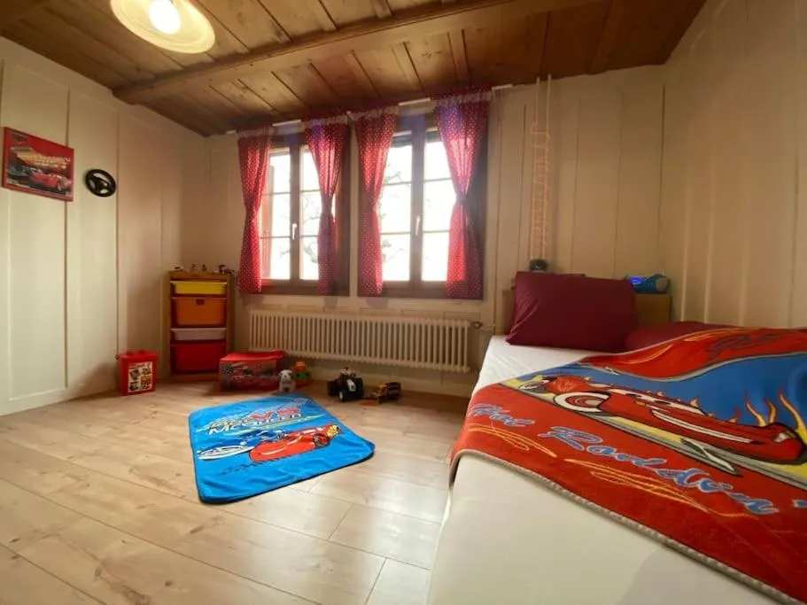 Bed in Wohnen mit Blick auf Eiger - ehemaliges Bauernhaus - 2 Schlafzimmer