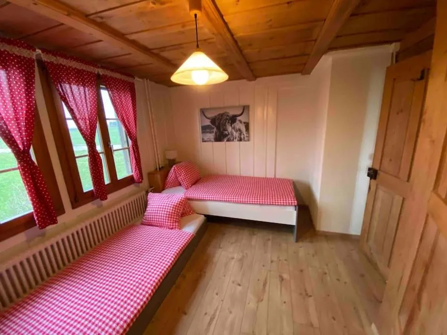 Bed in Wohnen mit Blick auf Eiger - ehemaliges Bauernhaus - 2 Schlafzimmer