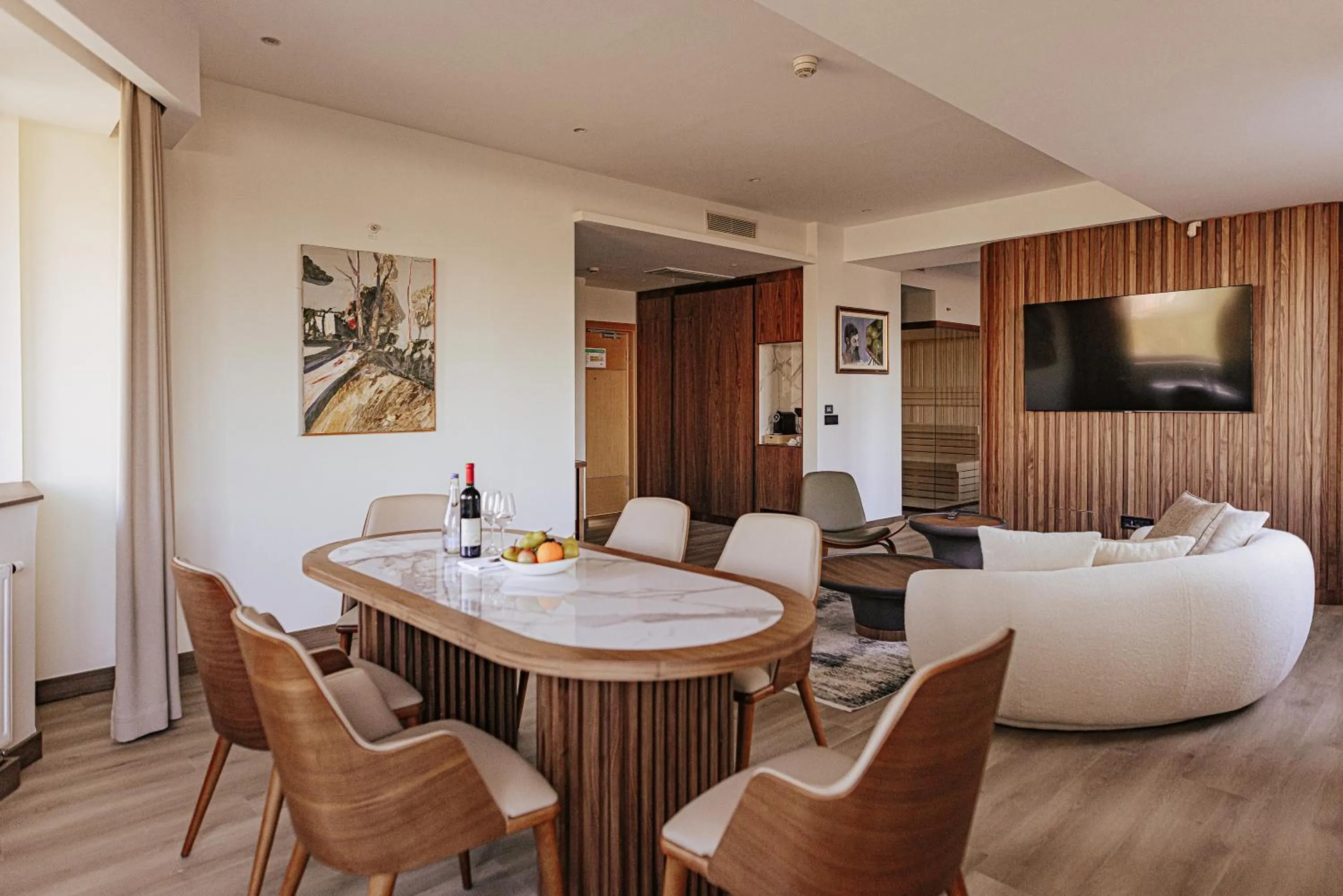 Living room in Holiday Inn Belgrade, an IHG Hotel