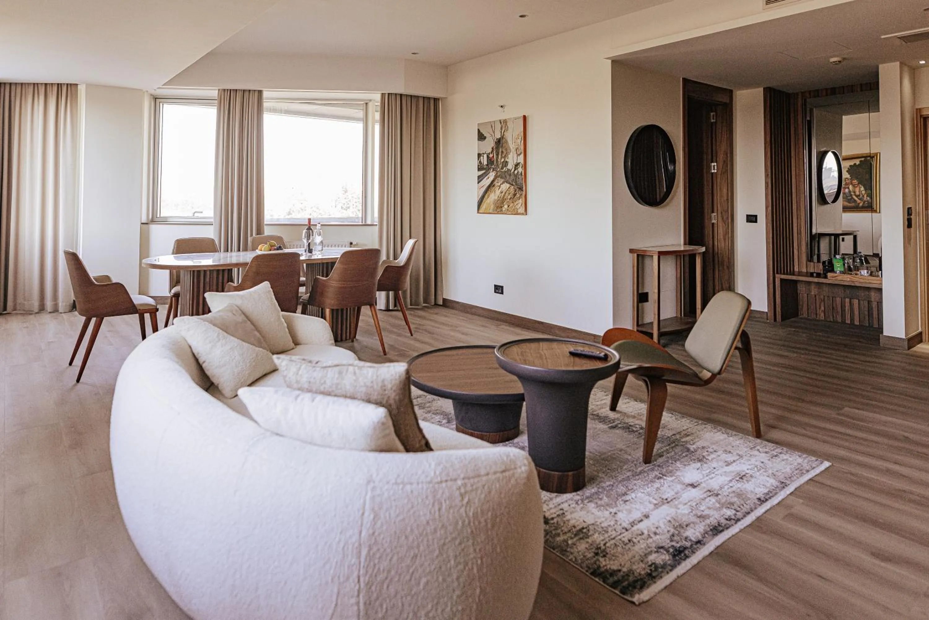 Living room in Holiday Inn Belgrade, an IHG Hotel