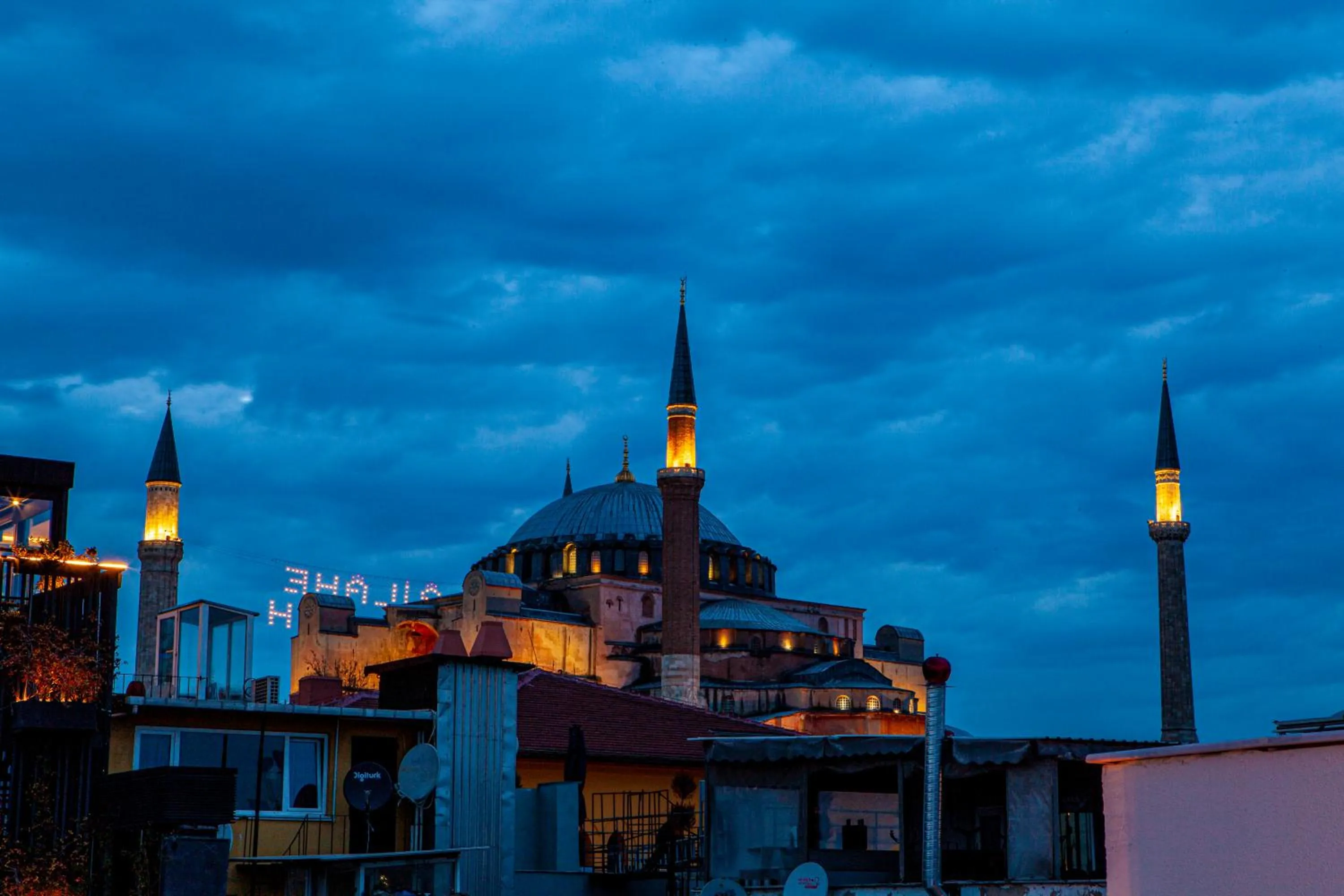 Night in Blue Zerzevan Konak Hotel
