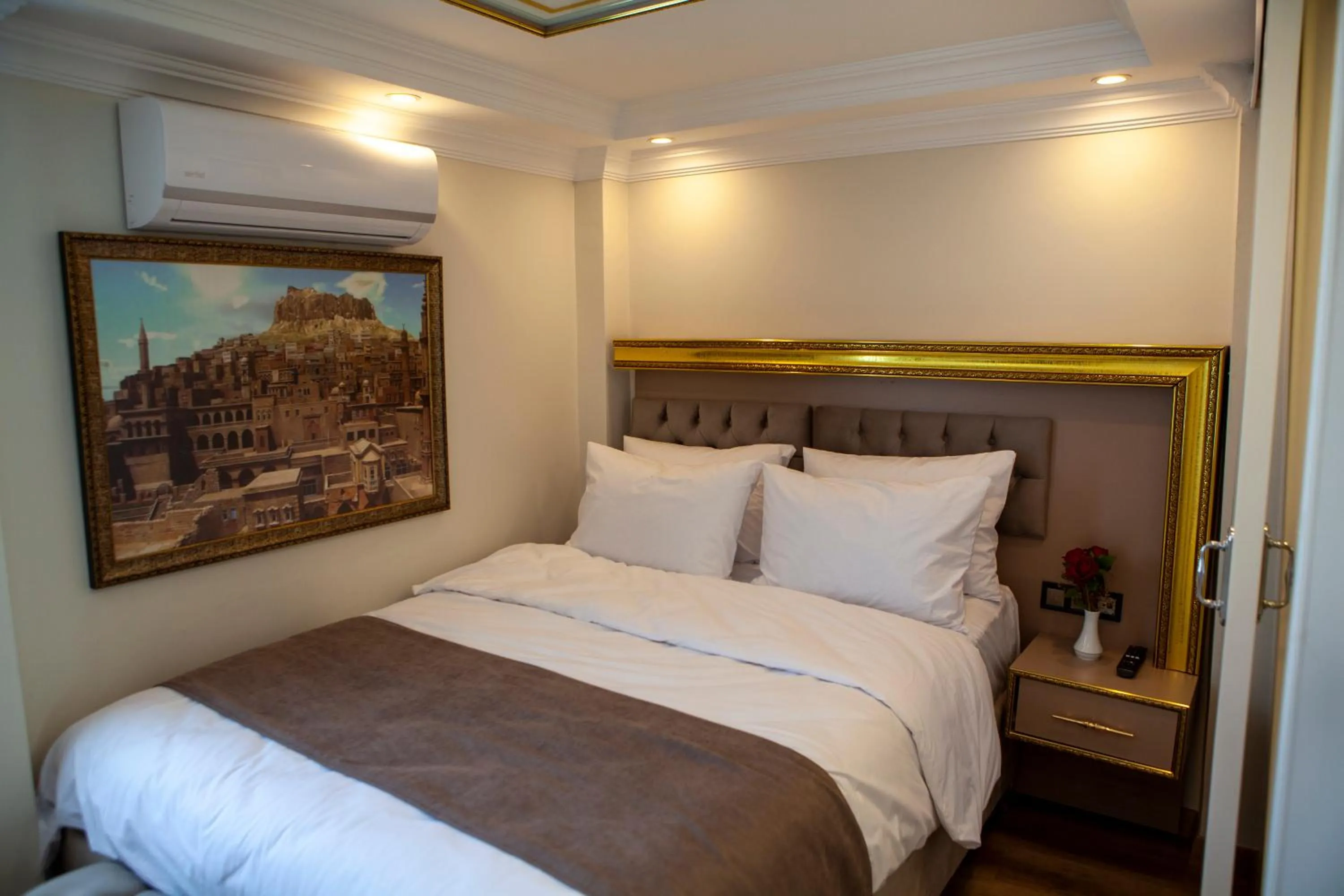 Bed in Blue Zerzevan Konak Hotel