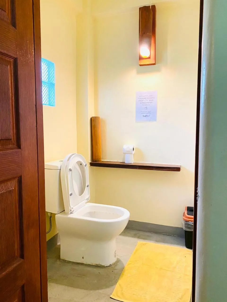 Toilet in Lexias Hostel and Workspace - Siargao