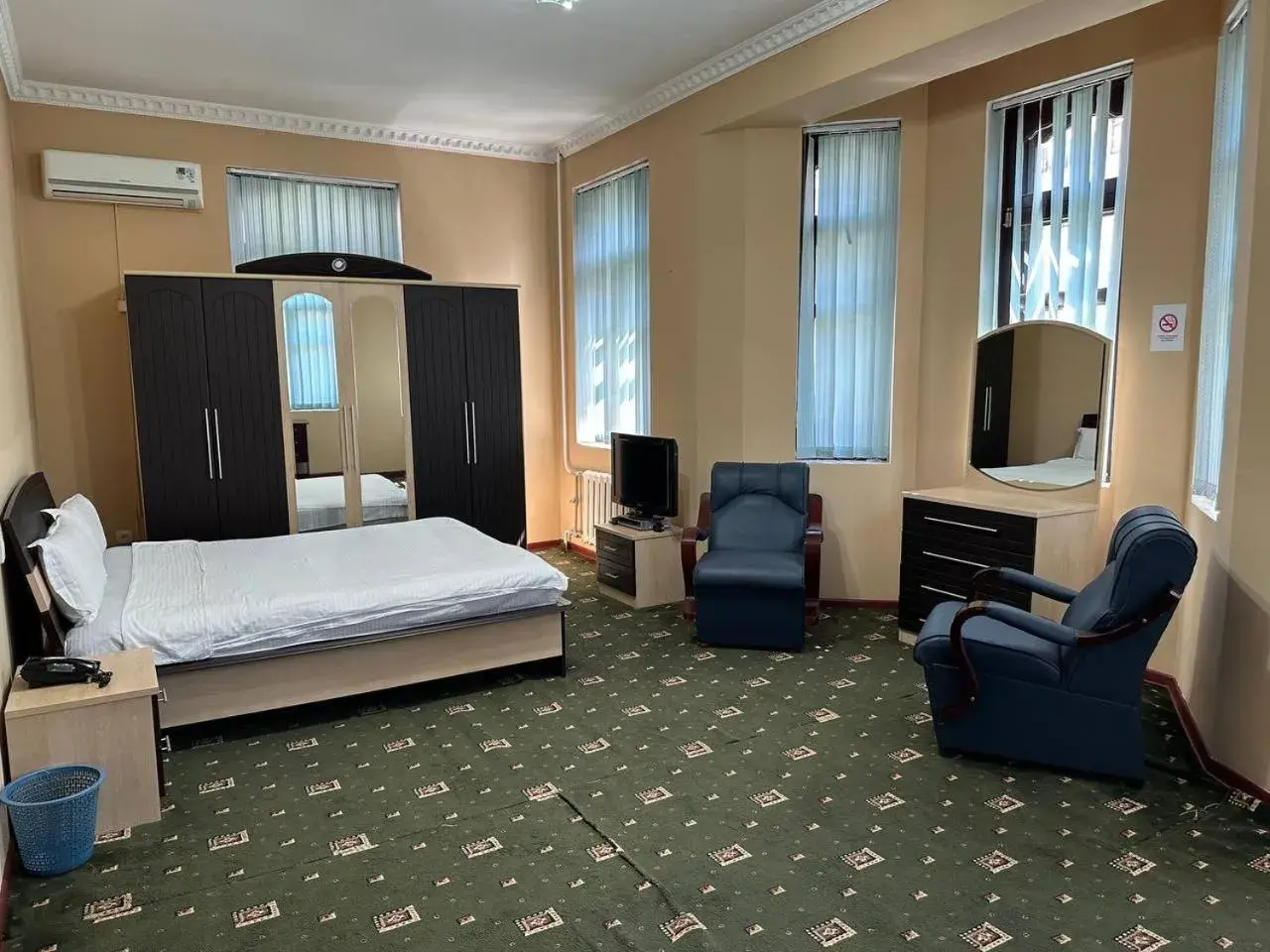 Deluxe Queen Room - single occupancy in SARVAR Deluxe Queen Room - single occupancy in SARVAR