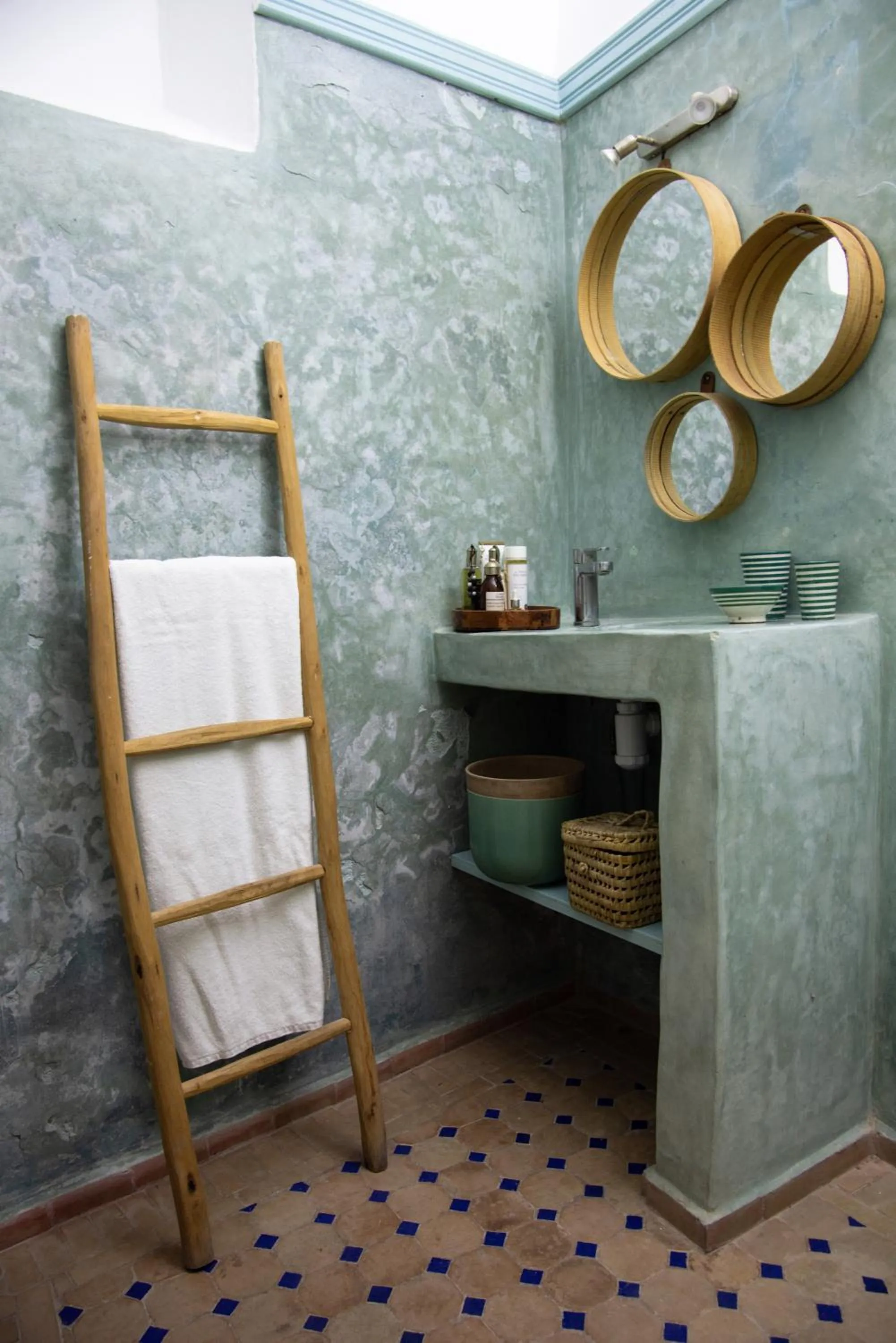 Bathroom, Bed in Riad Lyon-Mogador