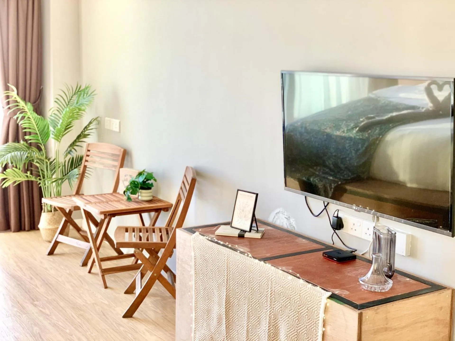 TV and multimedia in Deco Home @ Aru Suites