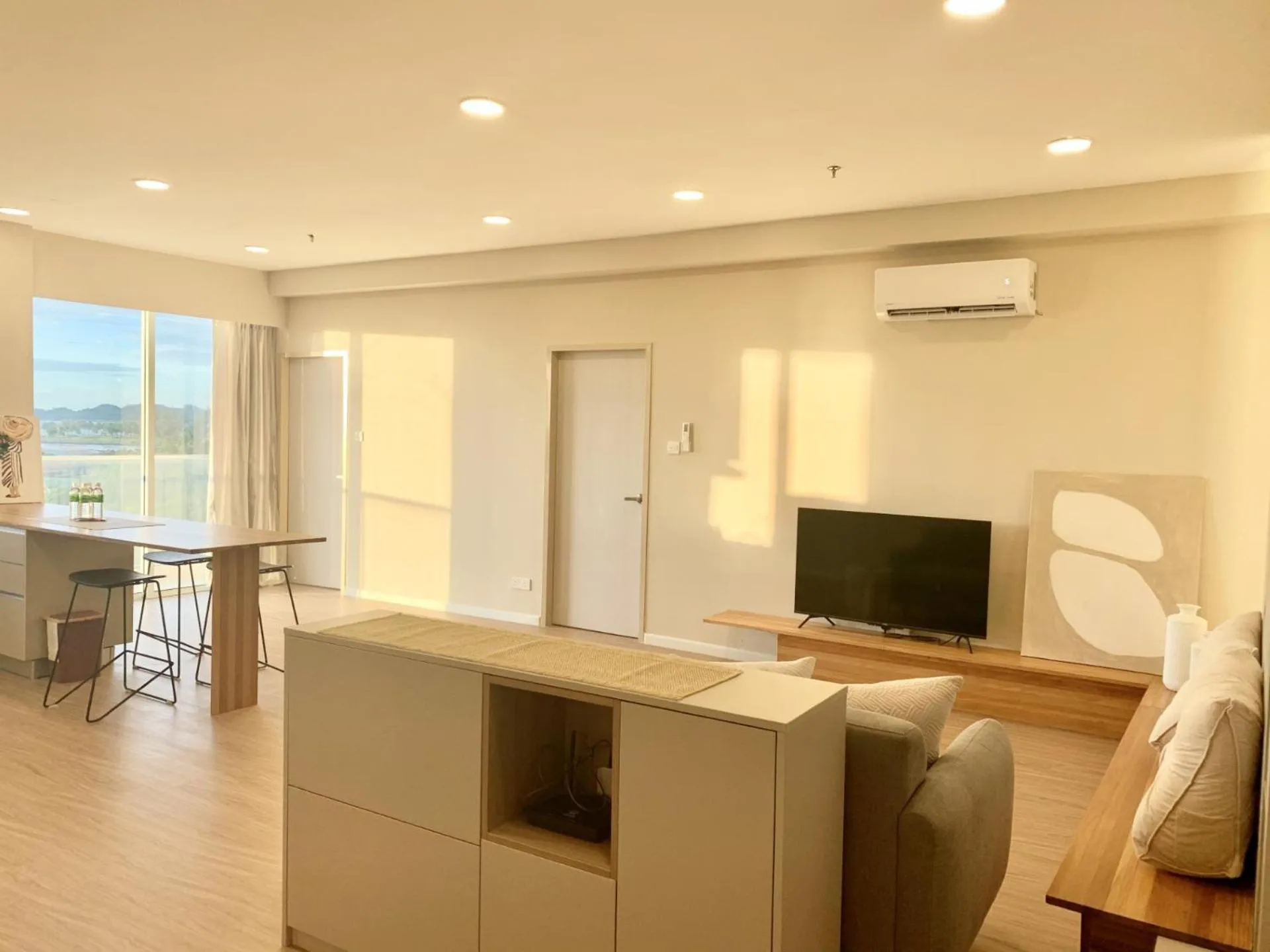 TV and multimedia in Deco Home @ Aru Suites