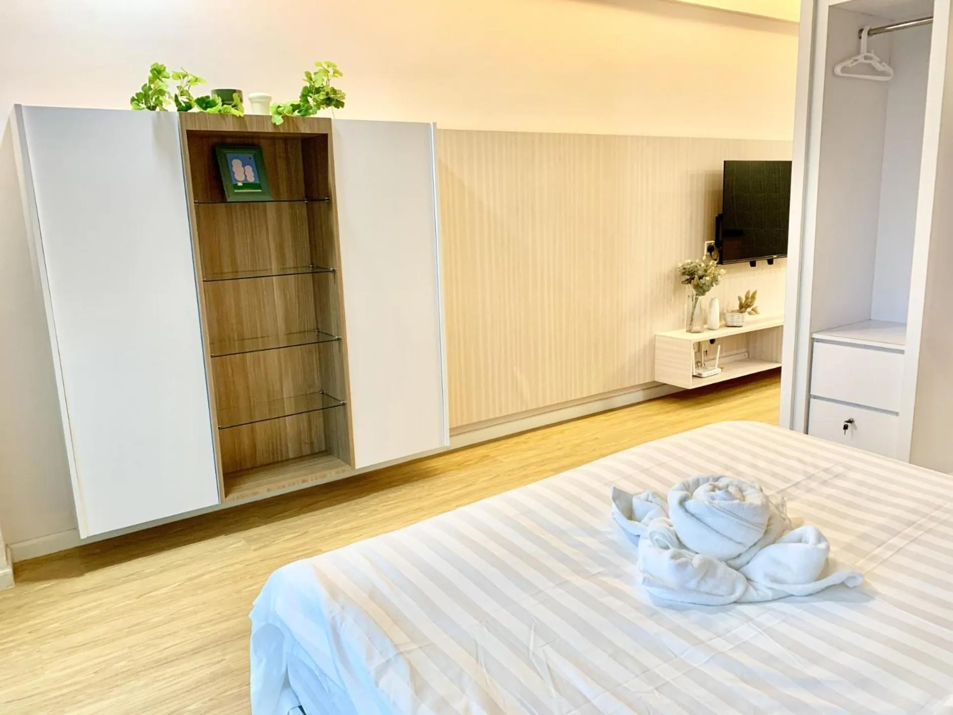 Bedroom, Bed in Deco Home @ Aru Suites