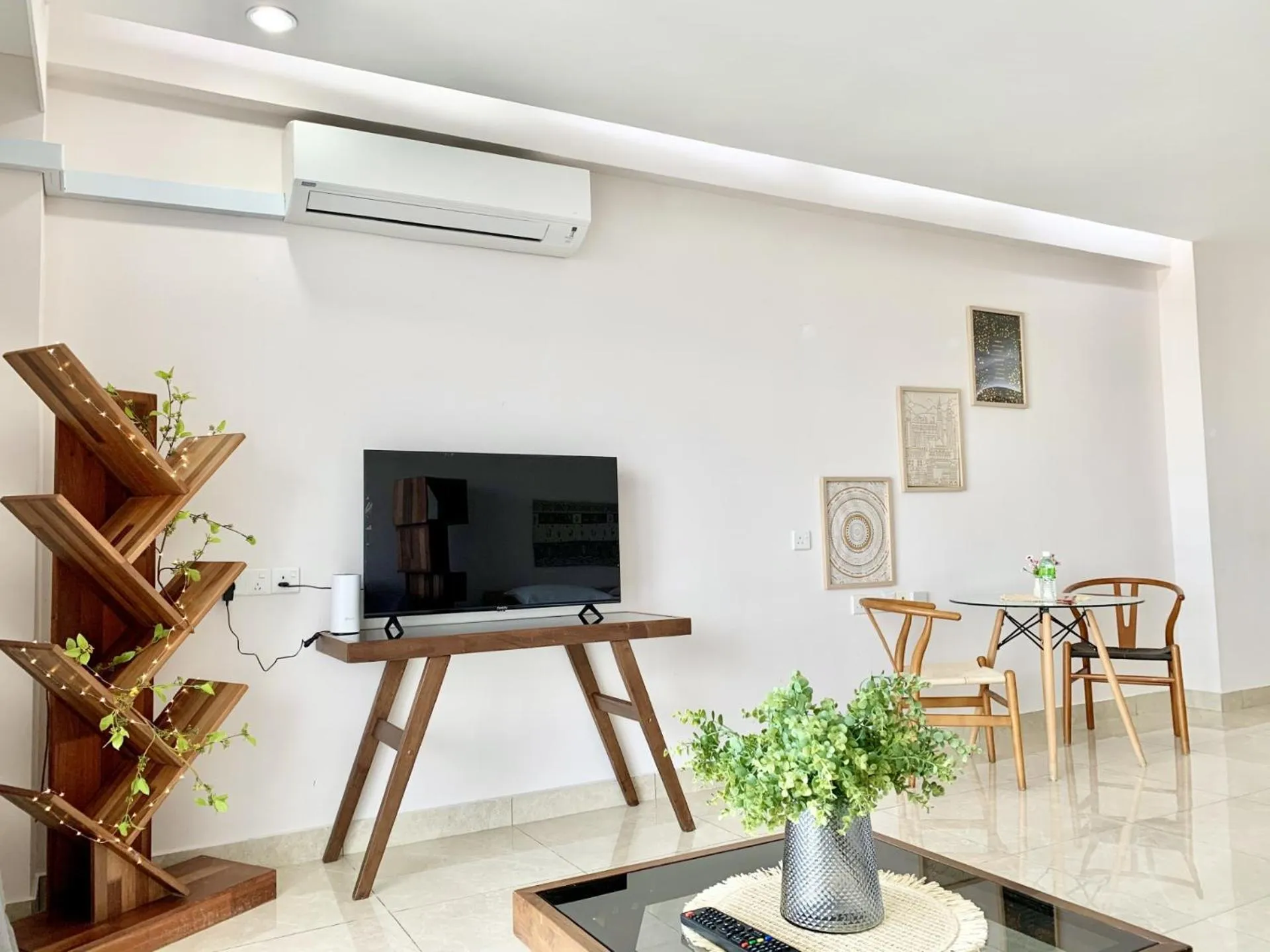 TV and multimedia in Deco Home @ Aru Suites