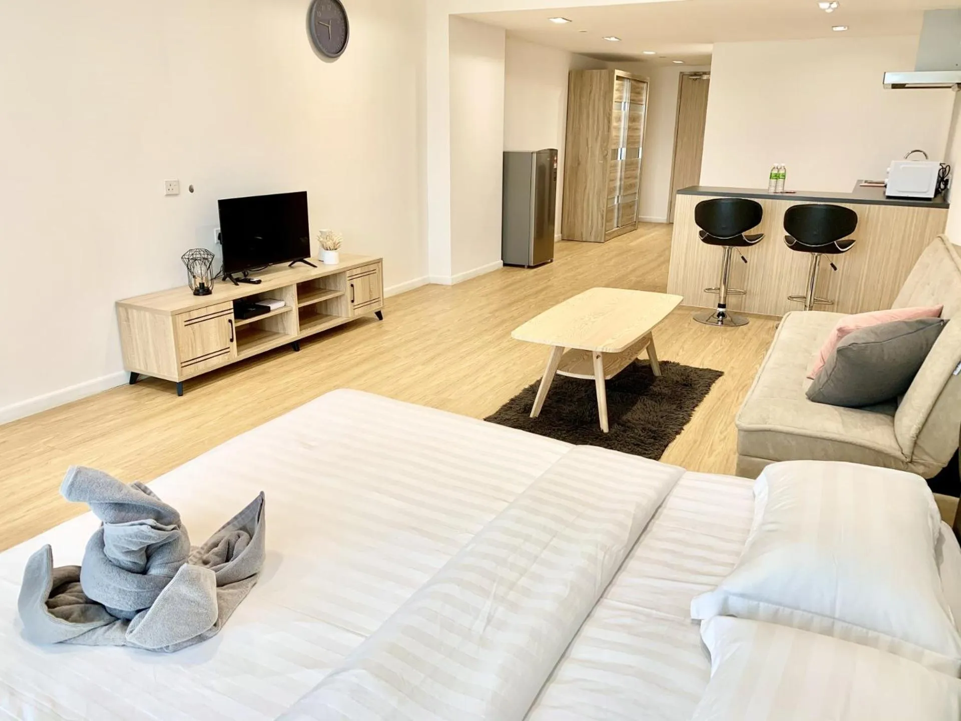 TV and multimedia in Deco Home @ Aru Suites