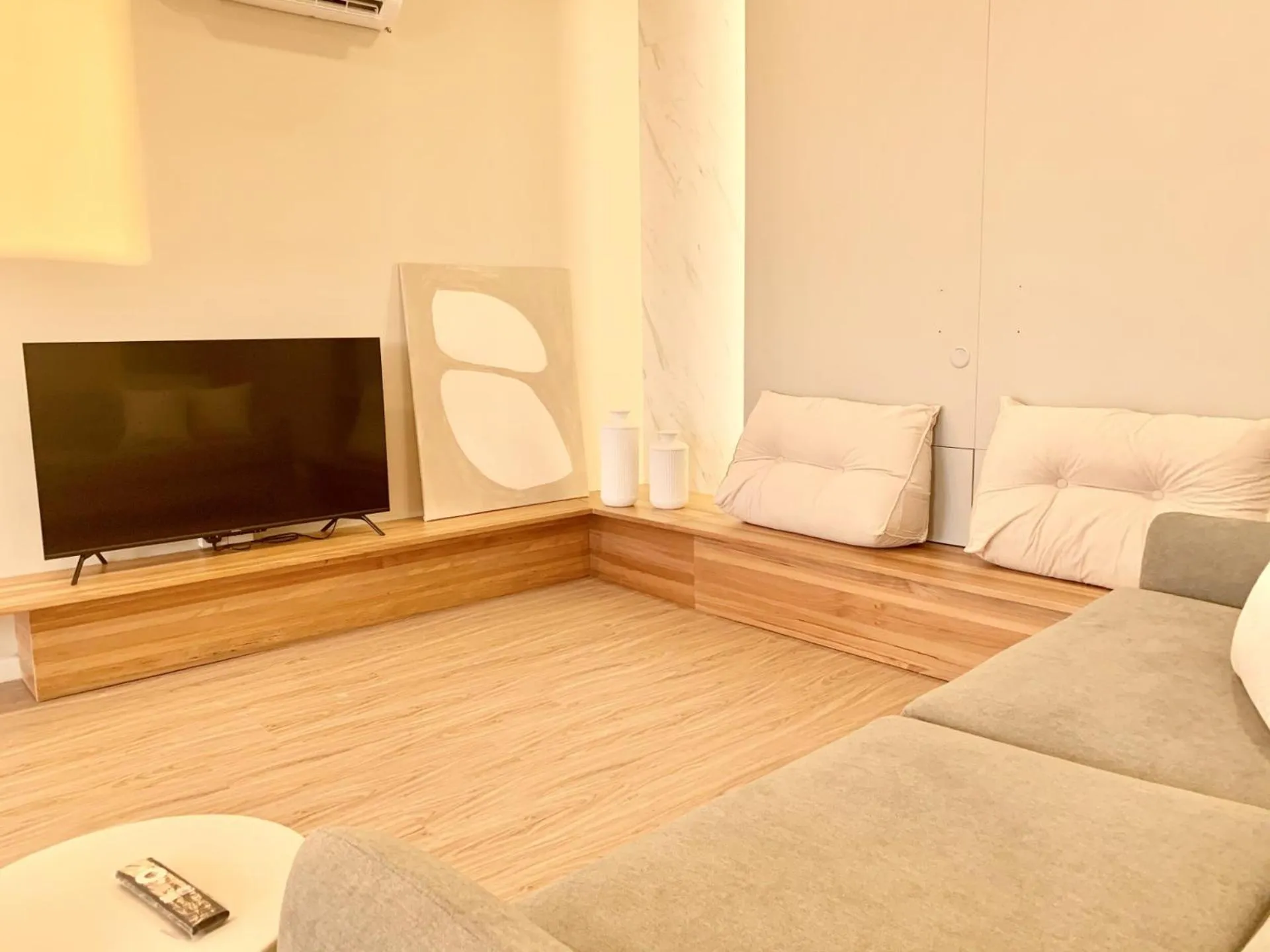 TV and multimedia in Deco Home @ Aru Suites