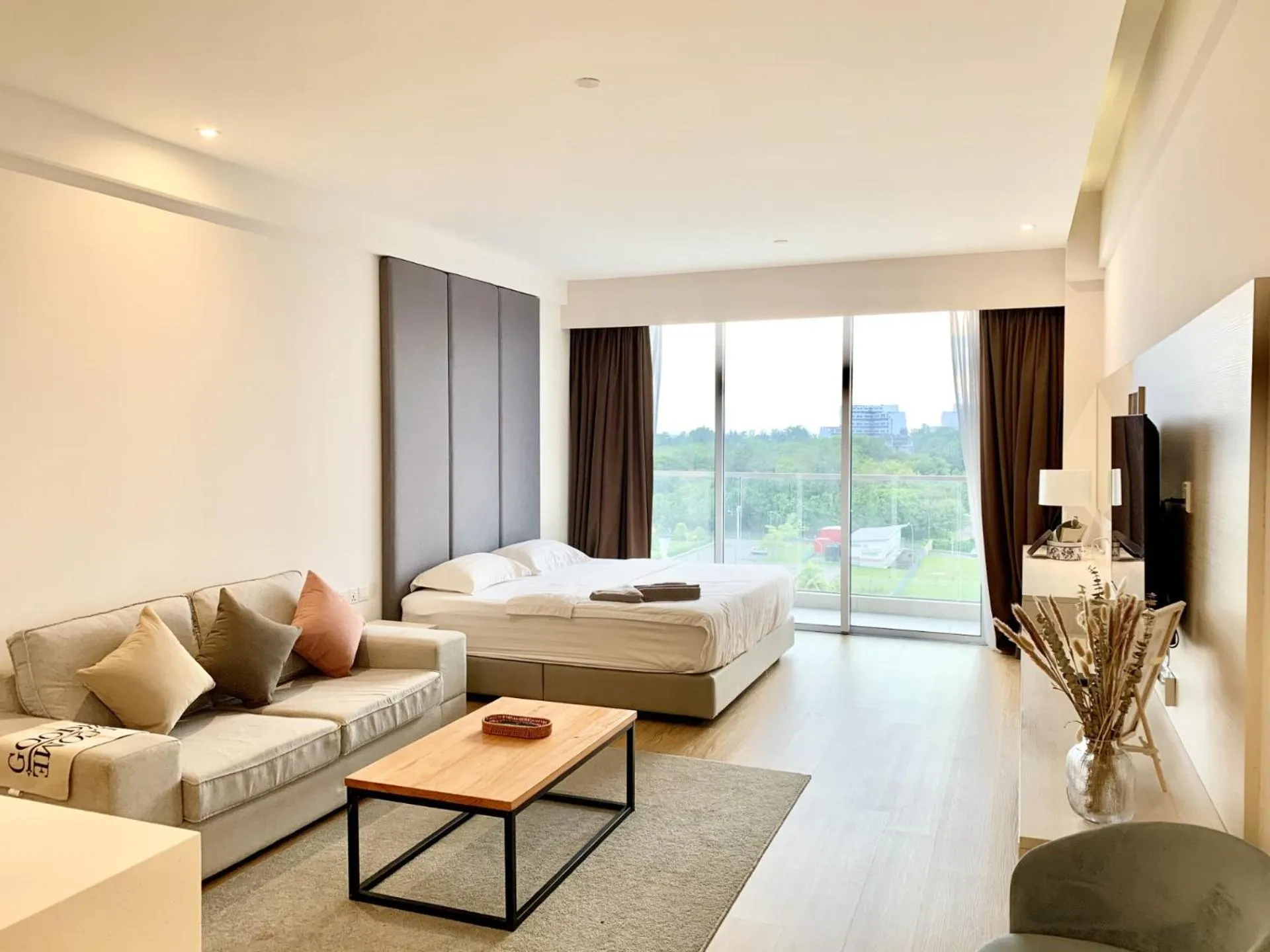 TV and multimedia, Bed in Deco Home @ Aru Suites