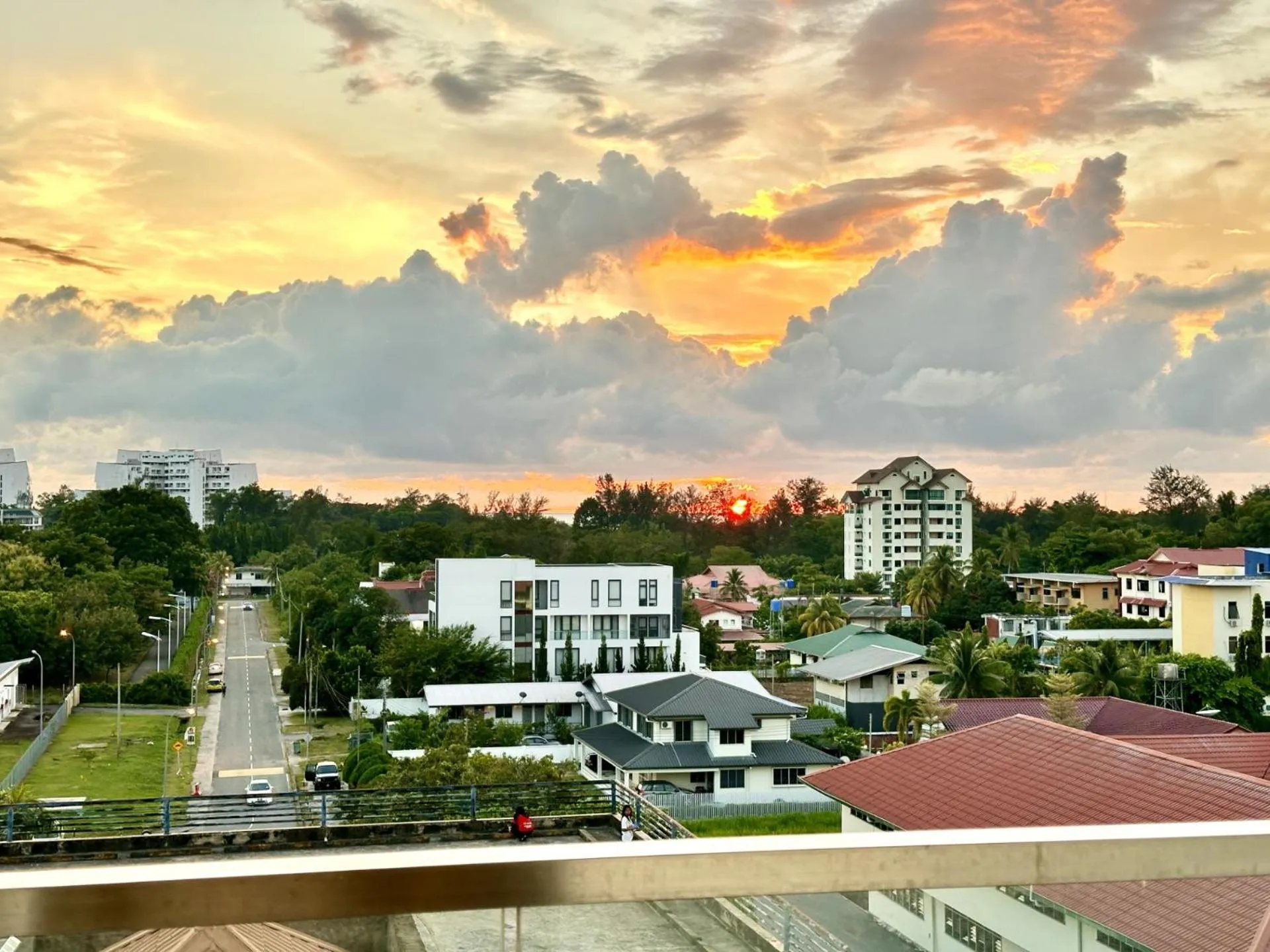 Sunset in Deco Home @ Aru Suites