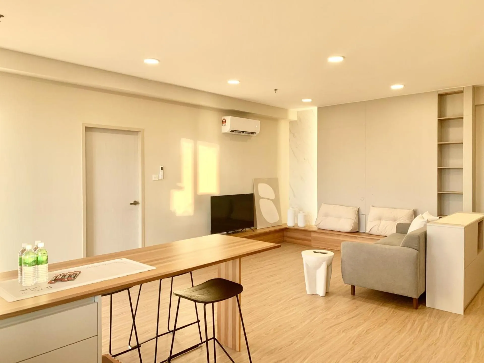 TV and multimedia in Deco Home @ Aru Suites