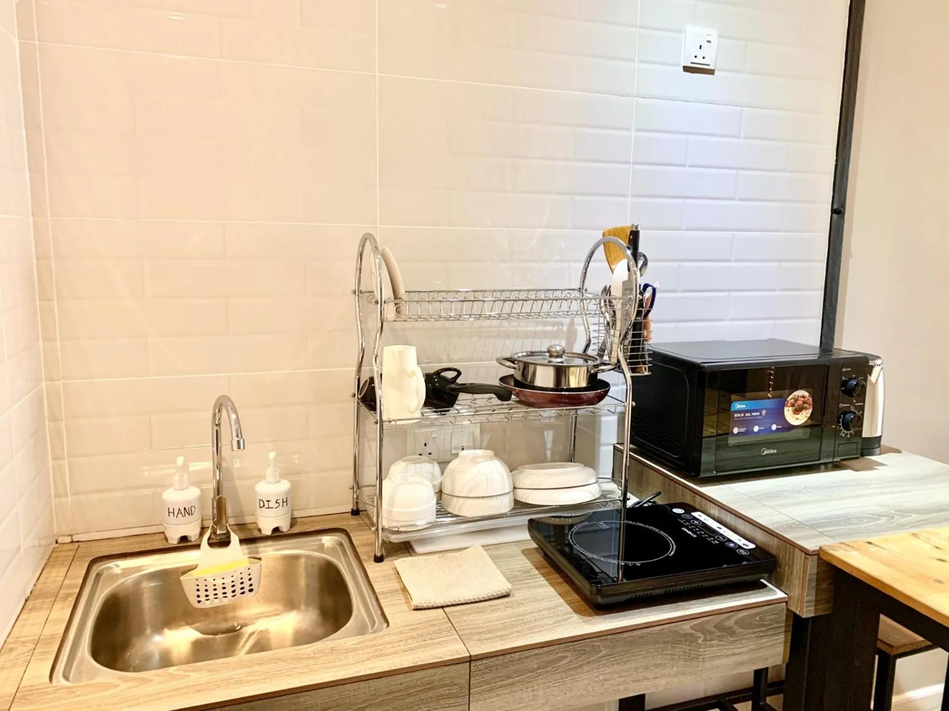 Kitchen or kitchenette in Deco Home @ Aru Suites