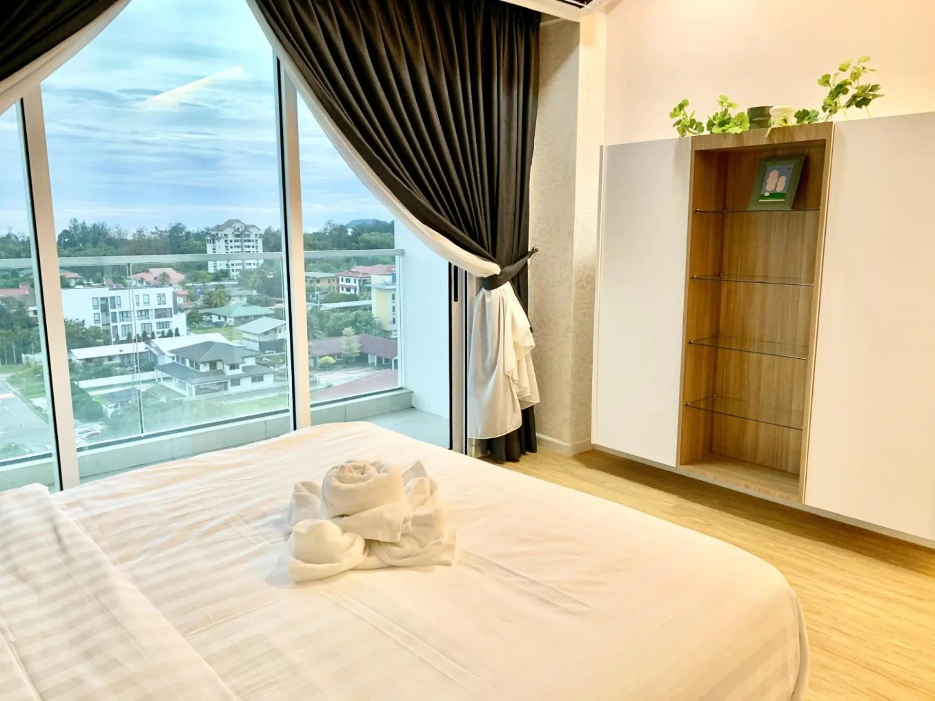 View (from property/room), Bed in Deco Home @ Aru Suites