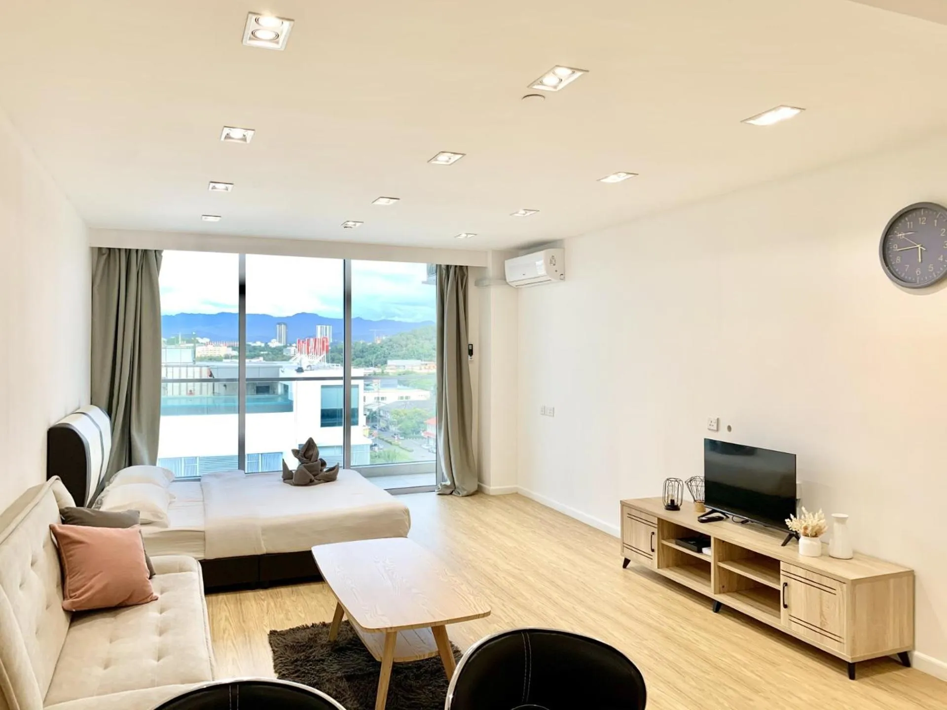 TV and multimedia in Deco Home @ Aru Suites