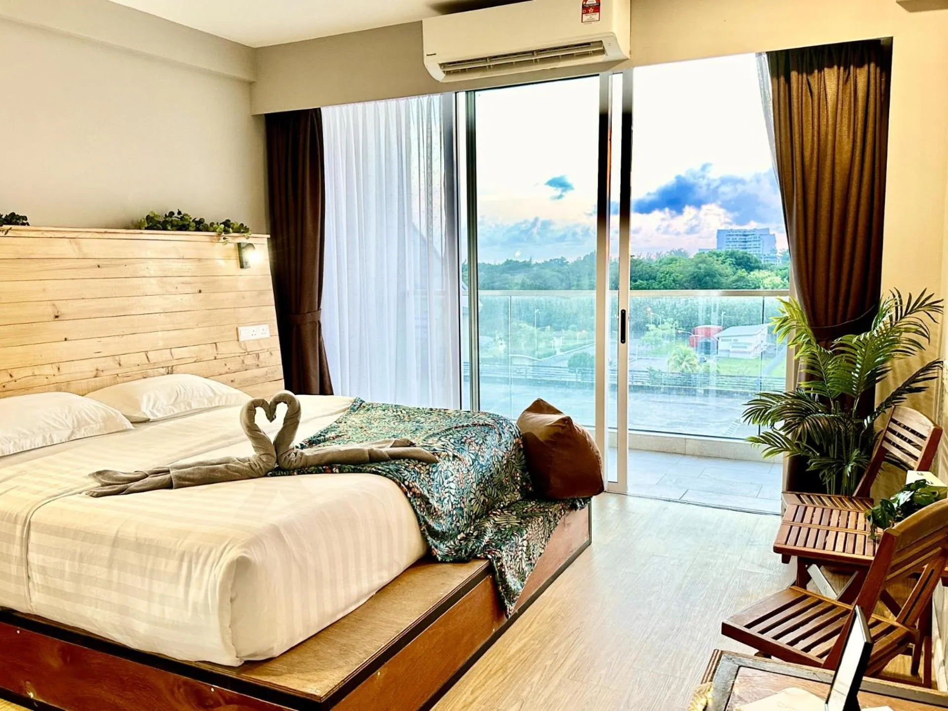 View (from property/room), Bed in Deco Home @ Aru Suites