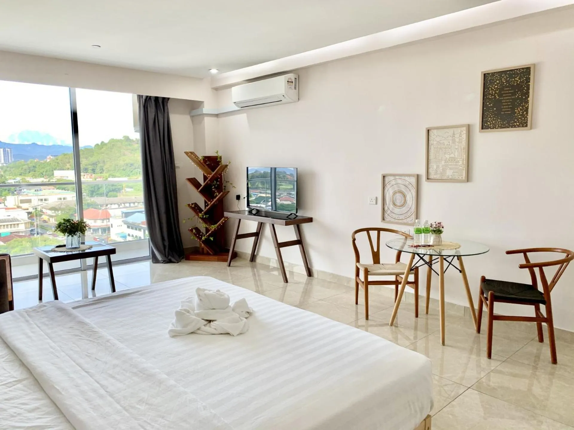 TV and multimedia, Bed in Deco Home @ Aru Suites