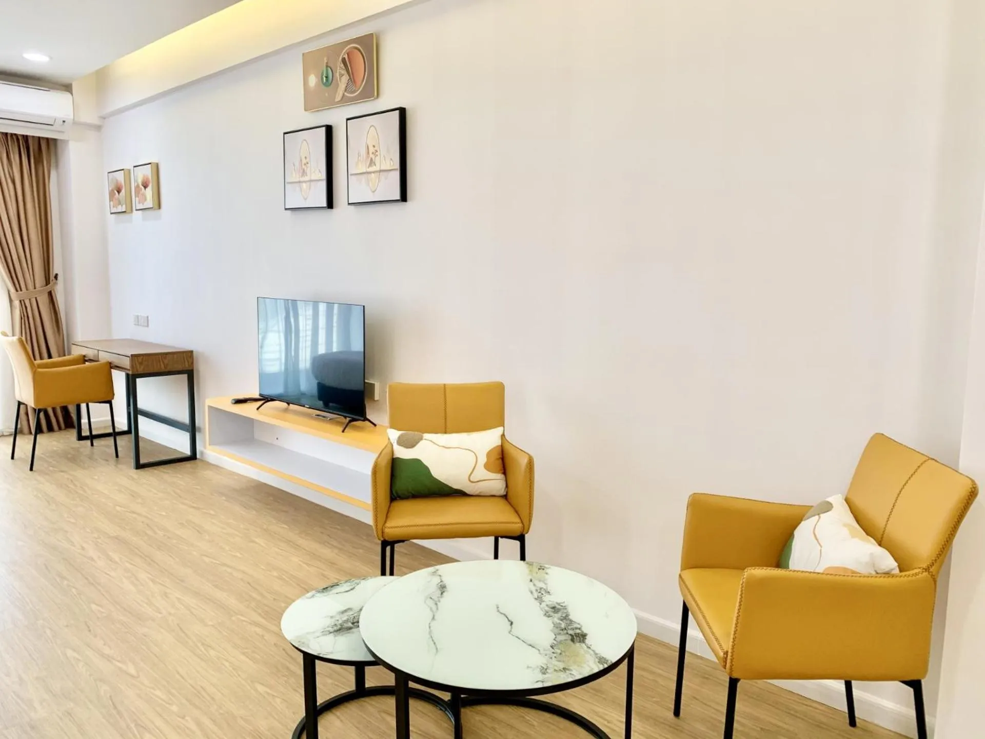 TV and multimedia in Deco Home @ Aru Suites