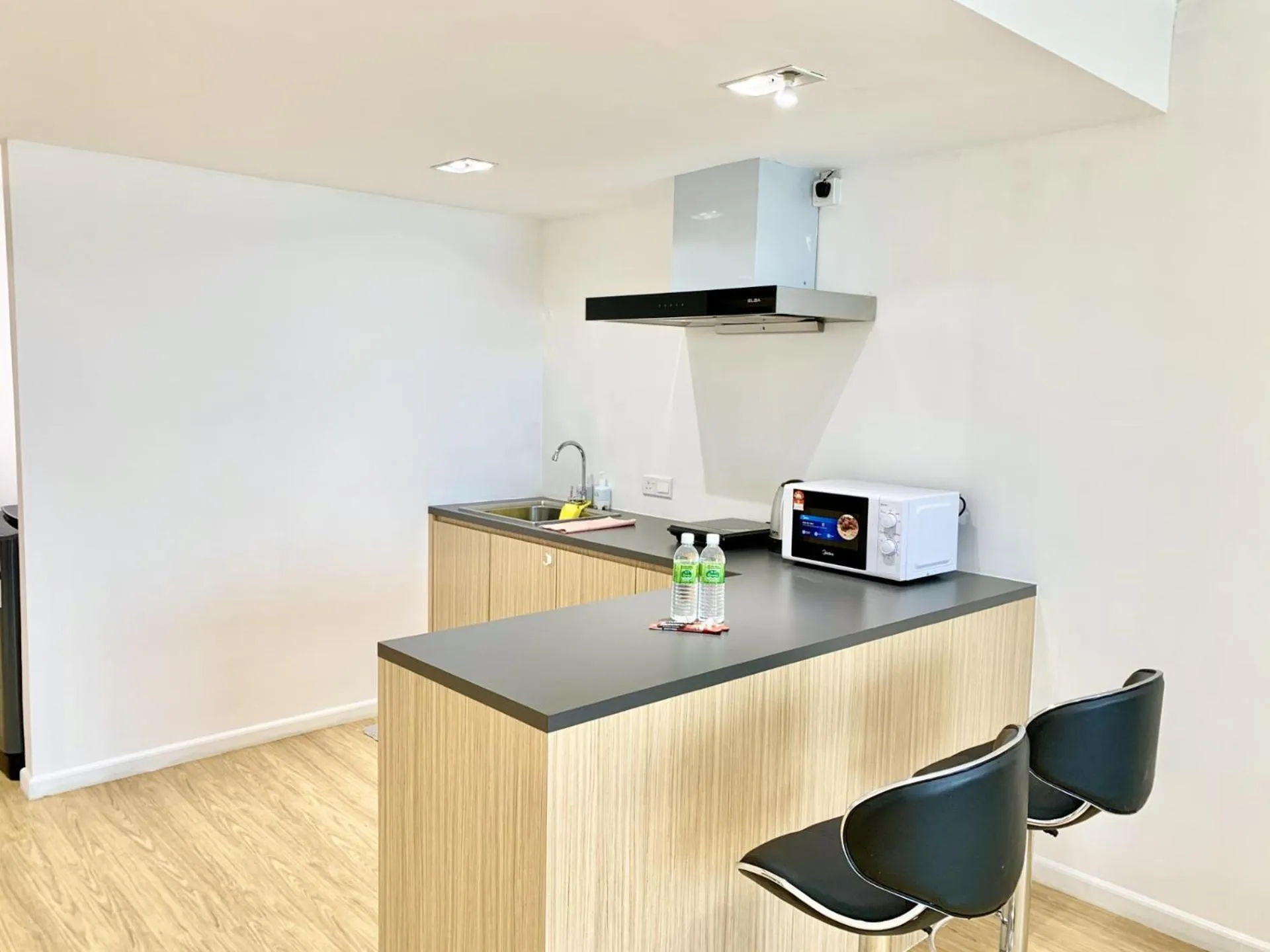 Kitchen or kitchenette in Deco Home @ Aru Suites