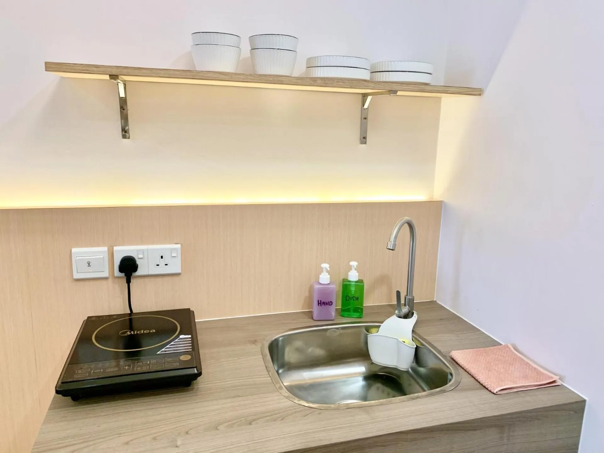 Kitchen or kitchenette in Deco Home @ Aru Suites