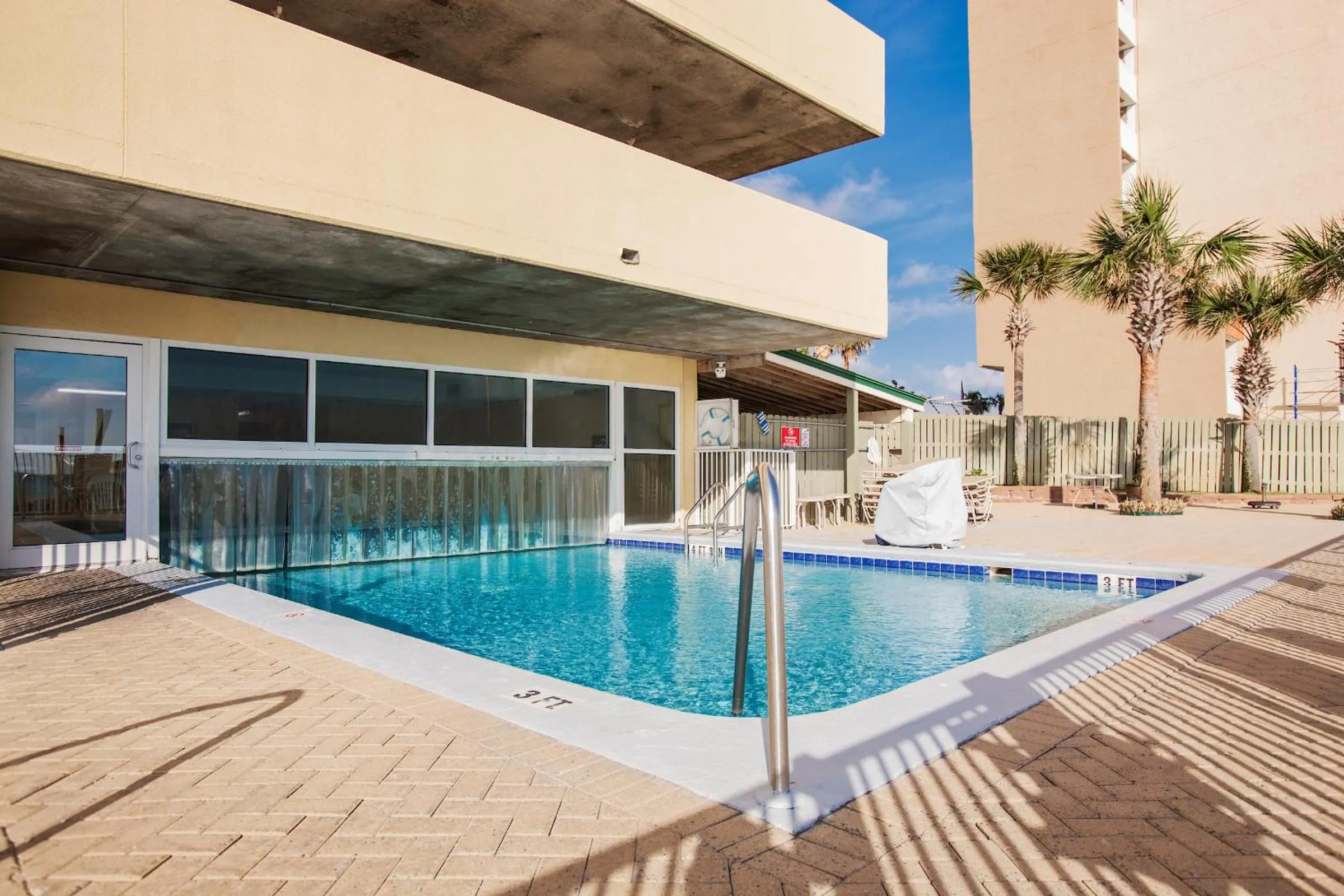 Emerald Isle Beach Resort by Sand Seeker Vacations