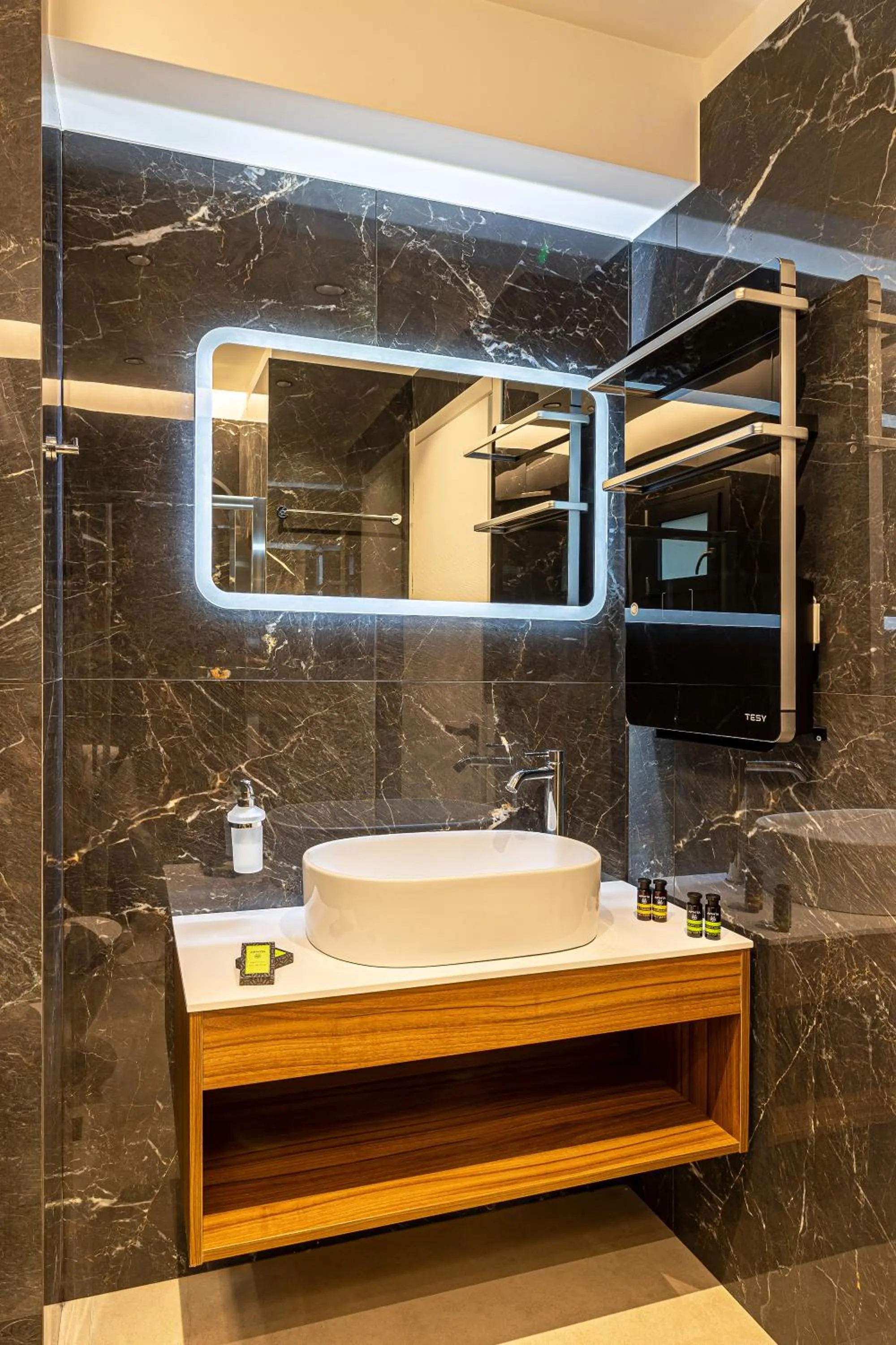 Bathroom in CITY HILL Luxury Apartments