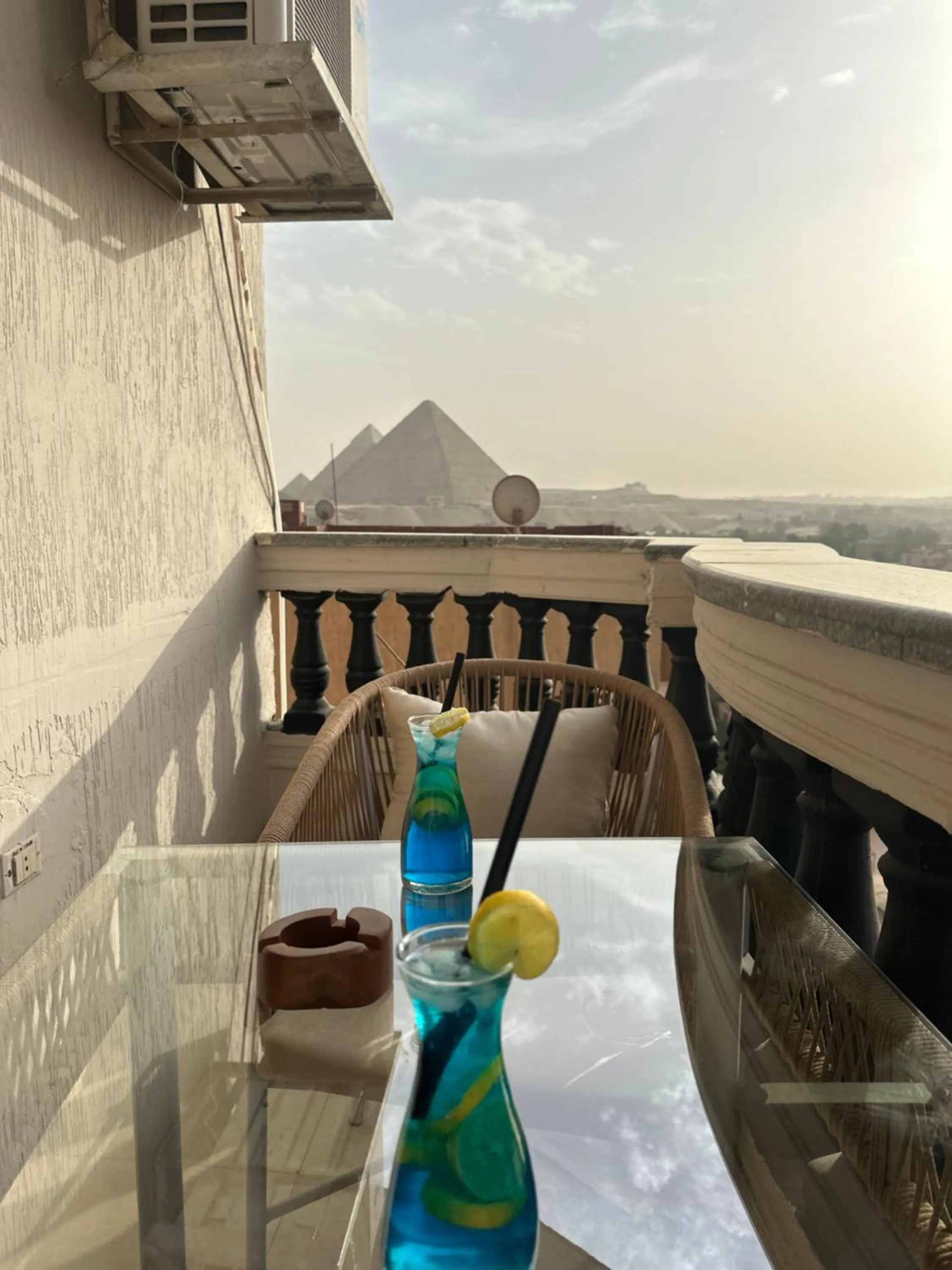 Patio in Crowne Pyramids View inn