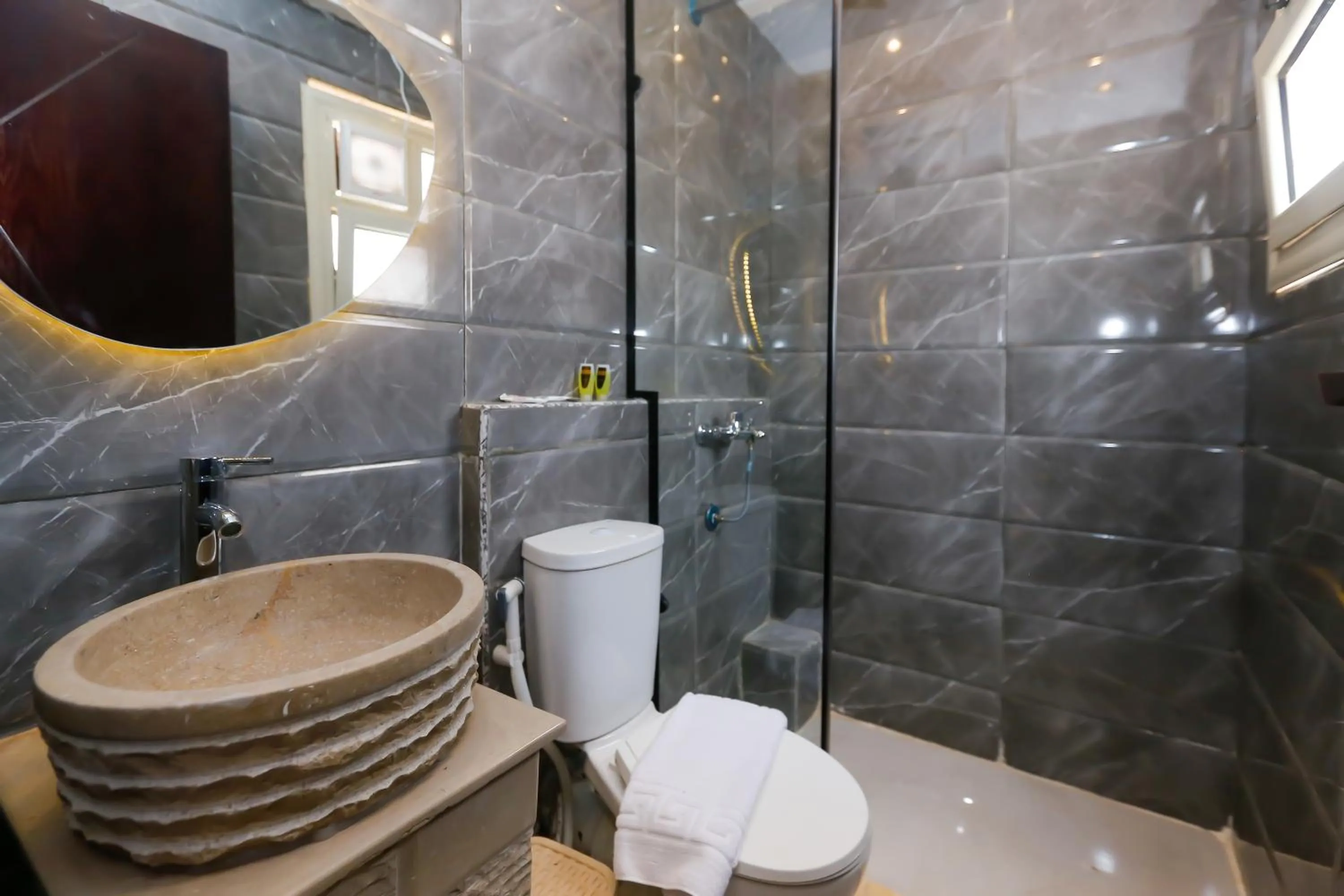 Bathroom in Crowne Pyramids View inn